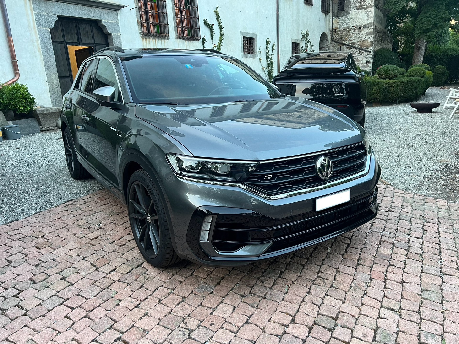 VW 2.0 TSI R DSG 4motion-image-0