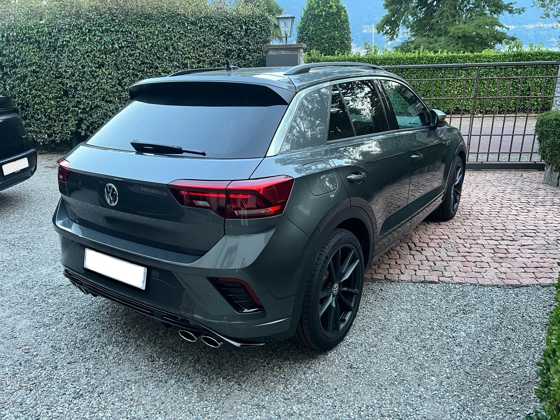 VW 2.0 TSI R DSG 4motion-image-3