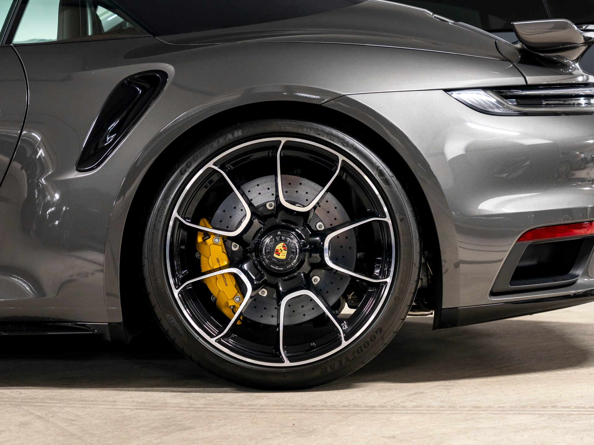 PORSCHE 911 Turbo S Cabriolet PDK-image-8