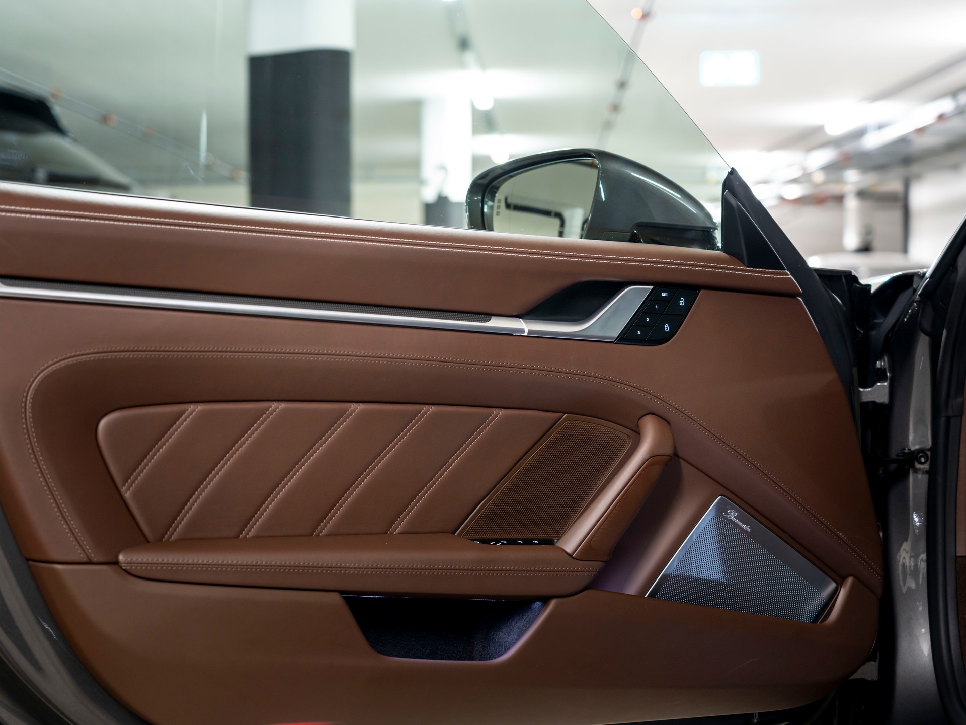 PORSCHE 911 Turbo S Cabriolet PDK-image-18