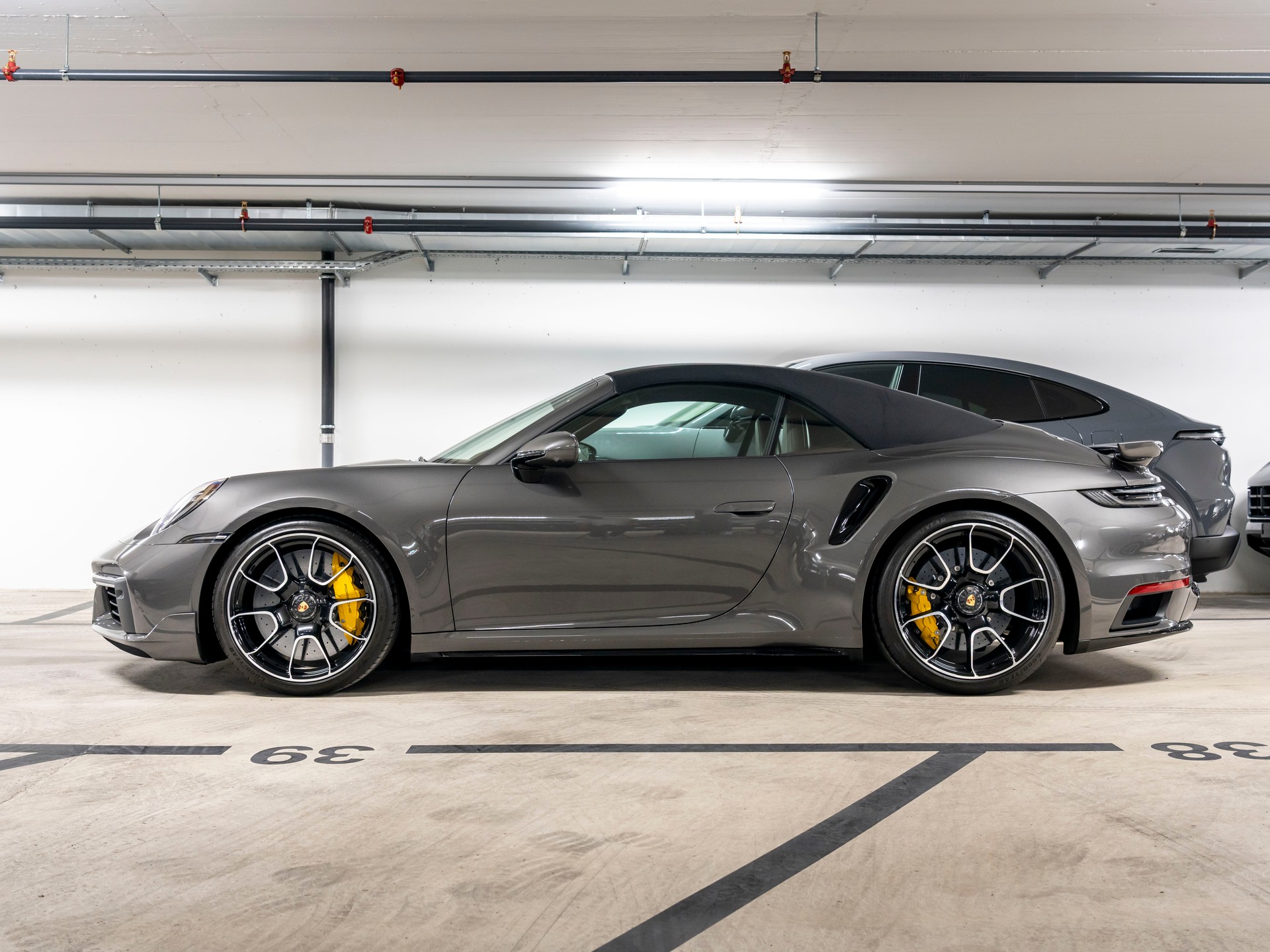 PORSCHE 911 Turbo S Cabriolet PDK-image-1