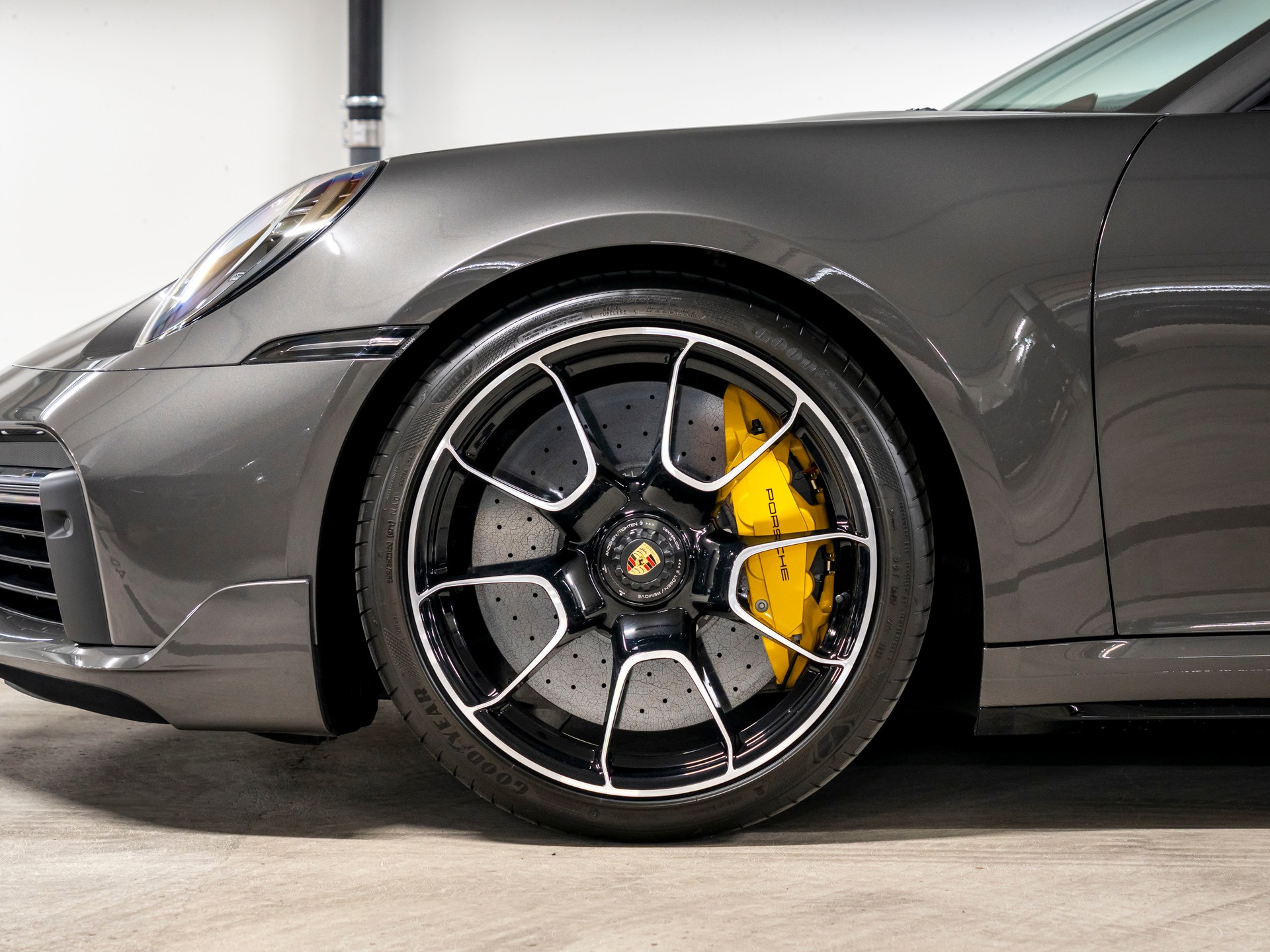 PORSCHE 911 Turbo S Cabriolet PDK-image-7
