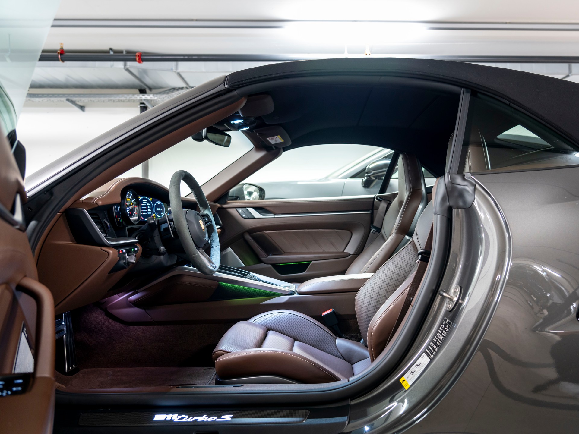 PORSCHE 911 Turbo S Cabriolet PDK-image-16