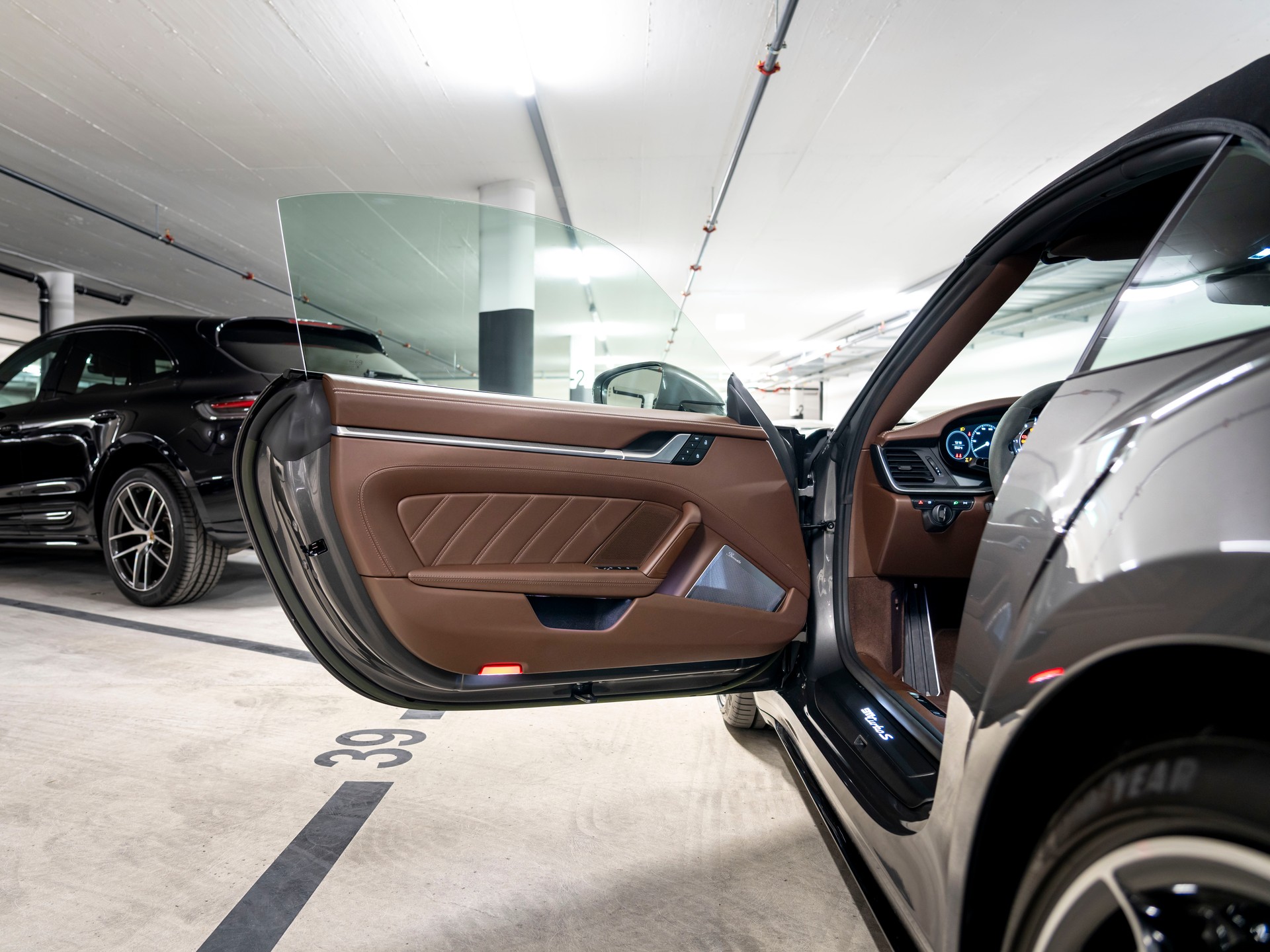 PORSCHE 911 Turbo S Cabriolet PDK-image-12