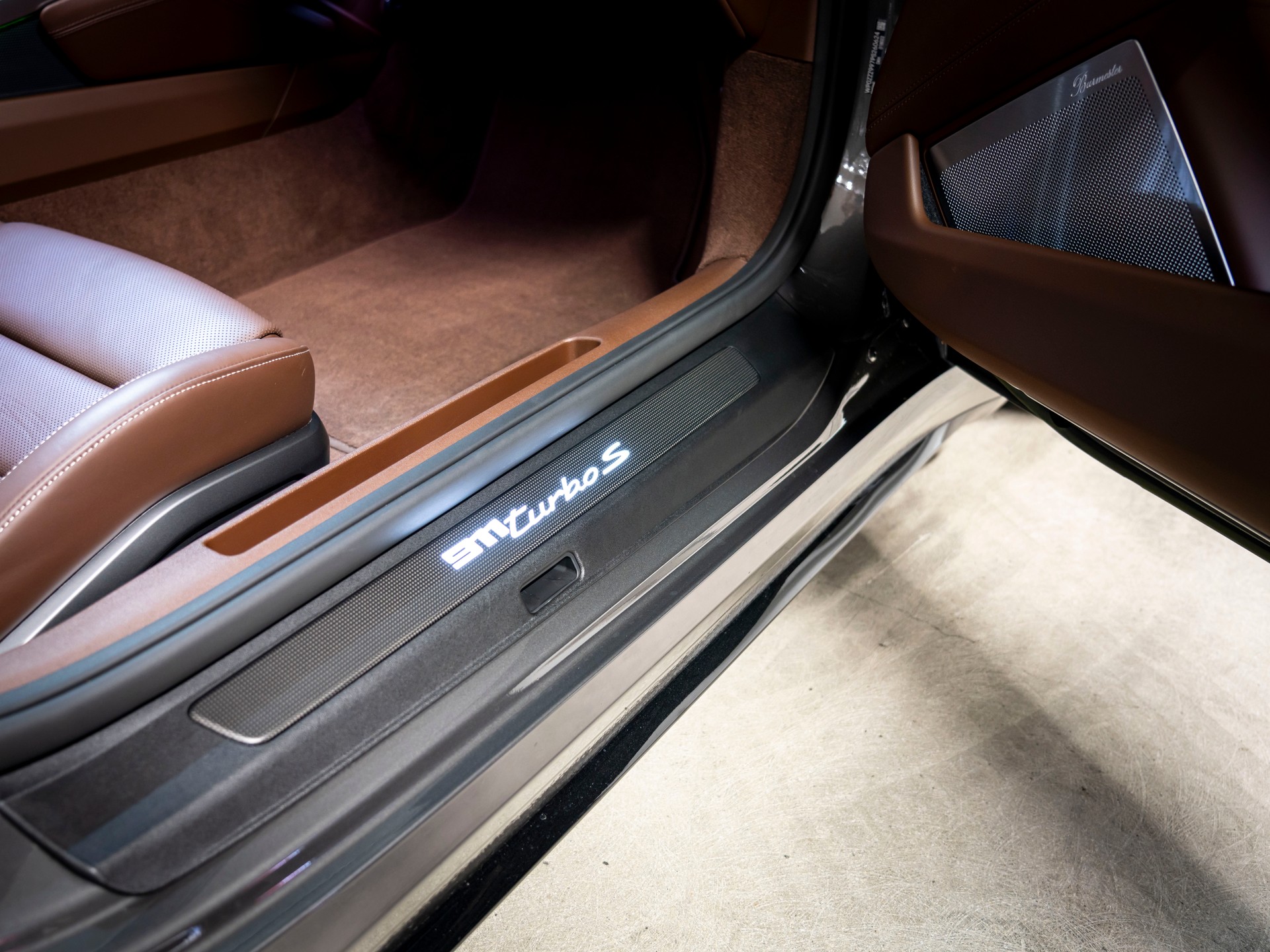 PORSCHE 911 Turbo S Cabriolet PDK-image-22