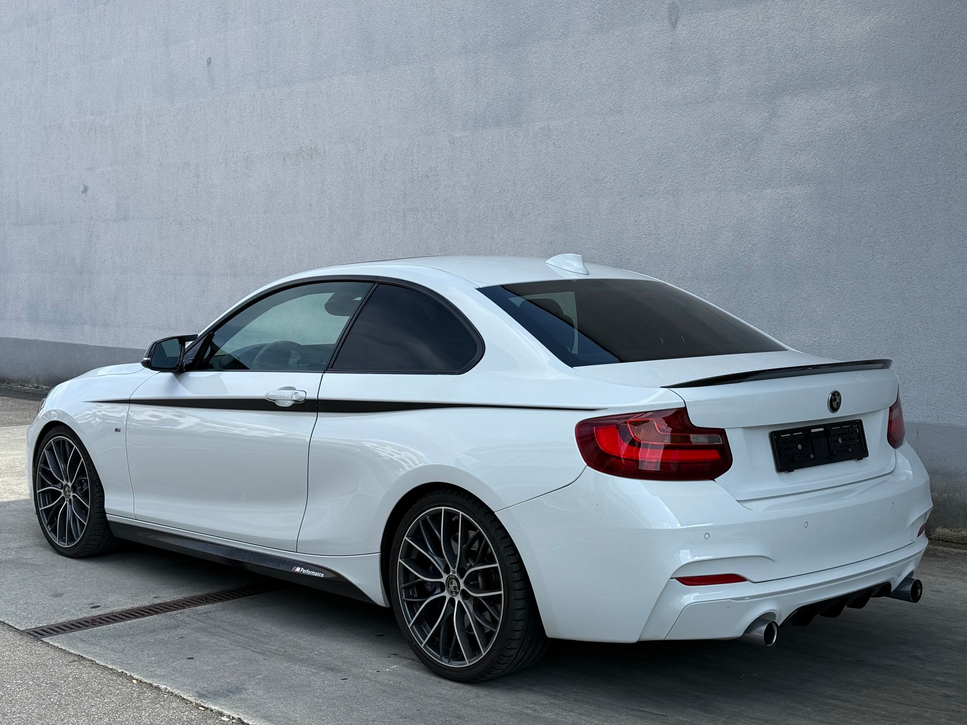 BMW M235i xDrive Steptronic-image-2