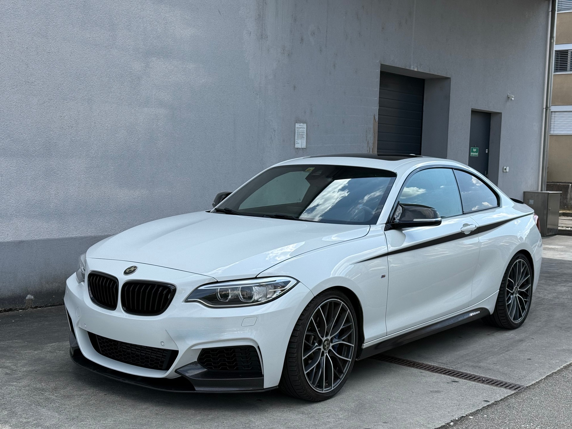 BMW M235i xDrive Steptronic-image-0