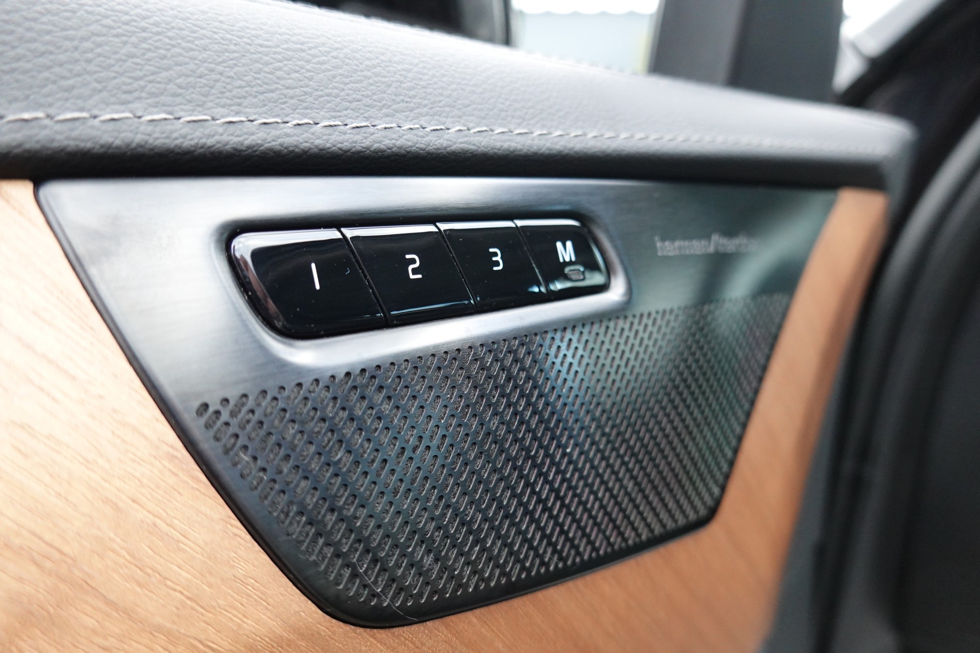 VOLVO XC90 B5 - DIESEL MILD HYBRID - AWD - "INSCRIPTION" - GEARTRONIC - 235 PS-image-11