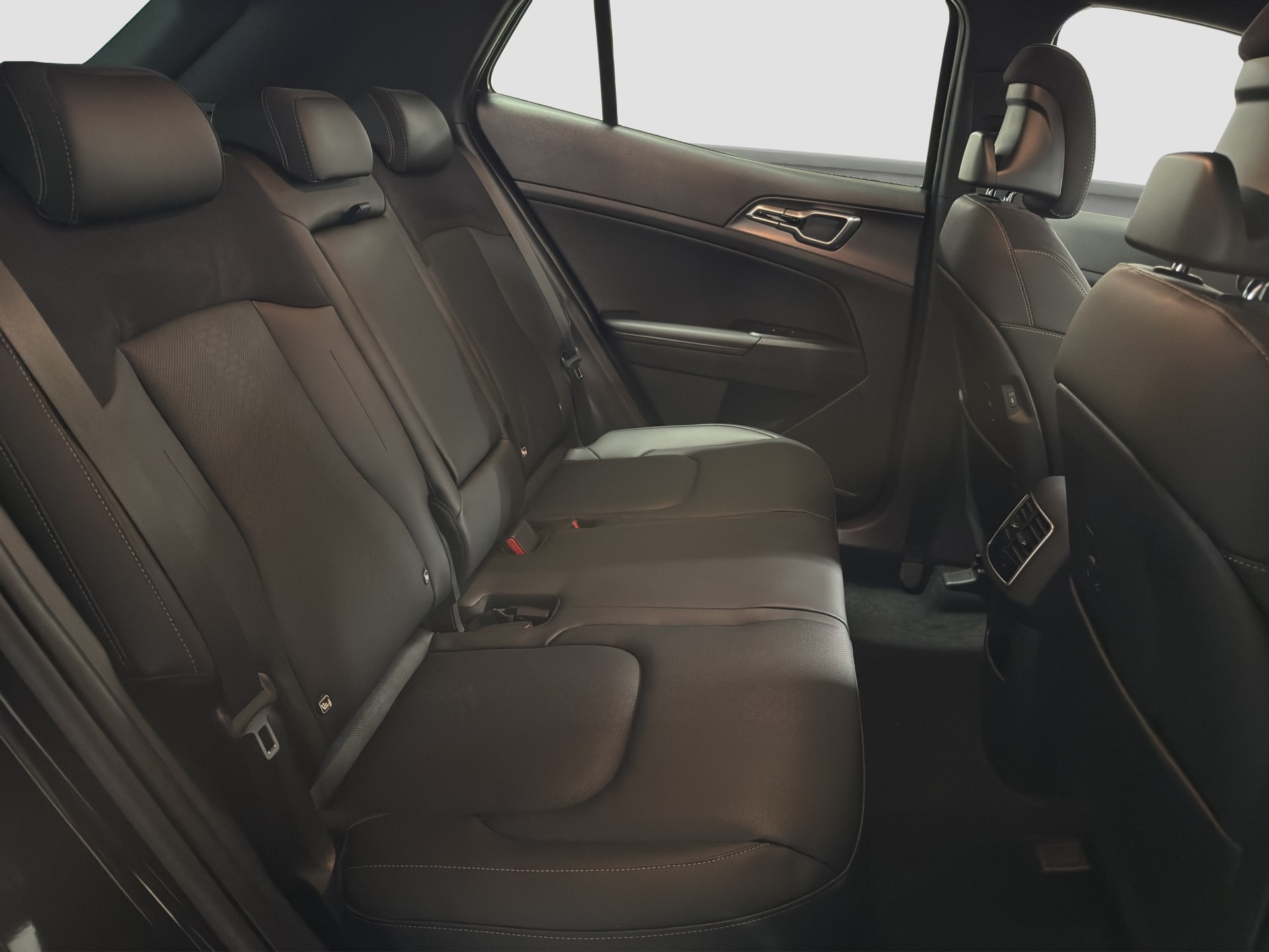 KIA Sportage 1.6 T-GDi Hybrid Black Edition-image-11