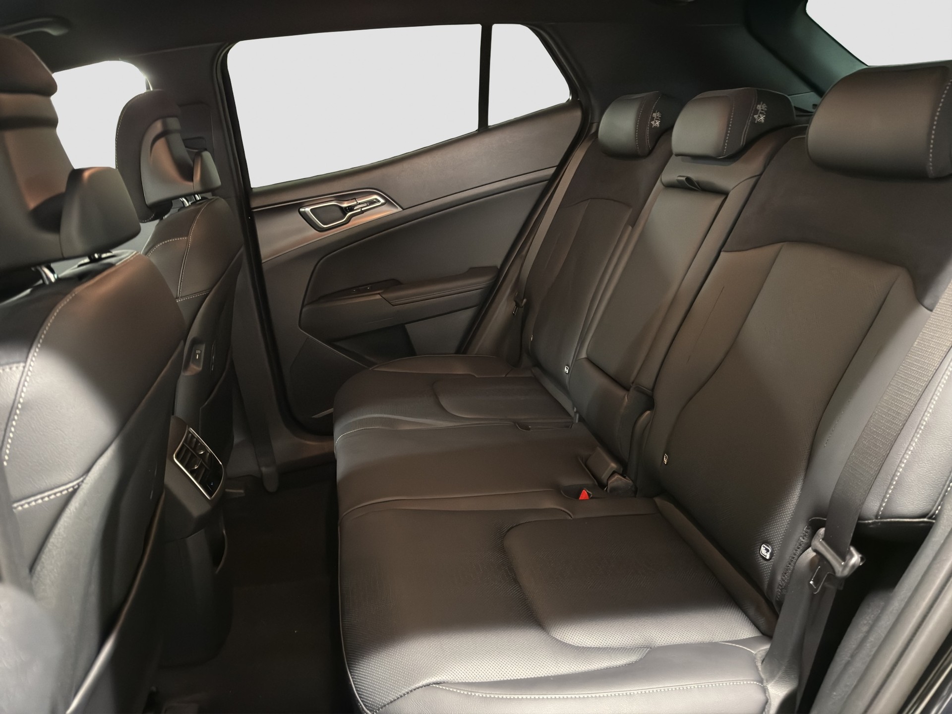 KIA Sportage 1.6 T-GDi Hybrid Black Edition-image-10