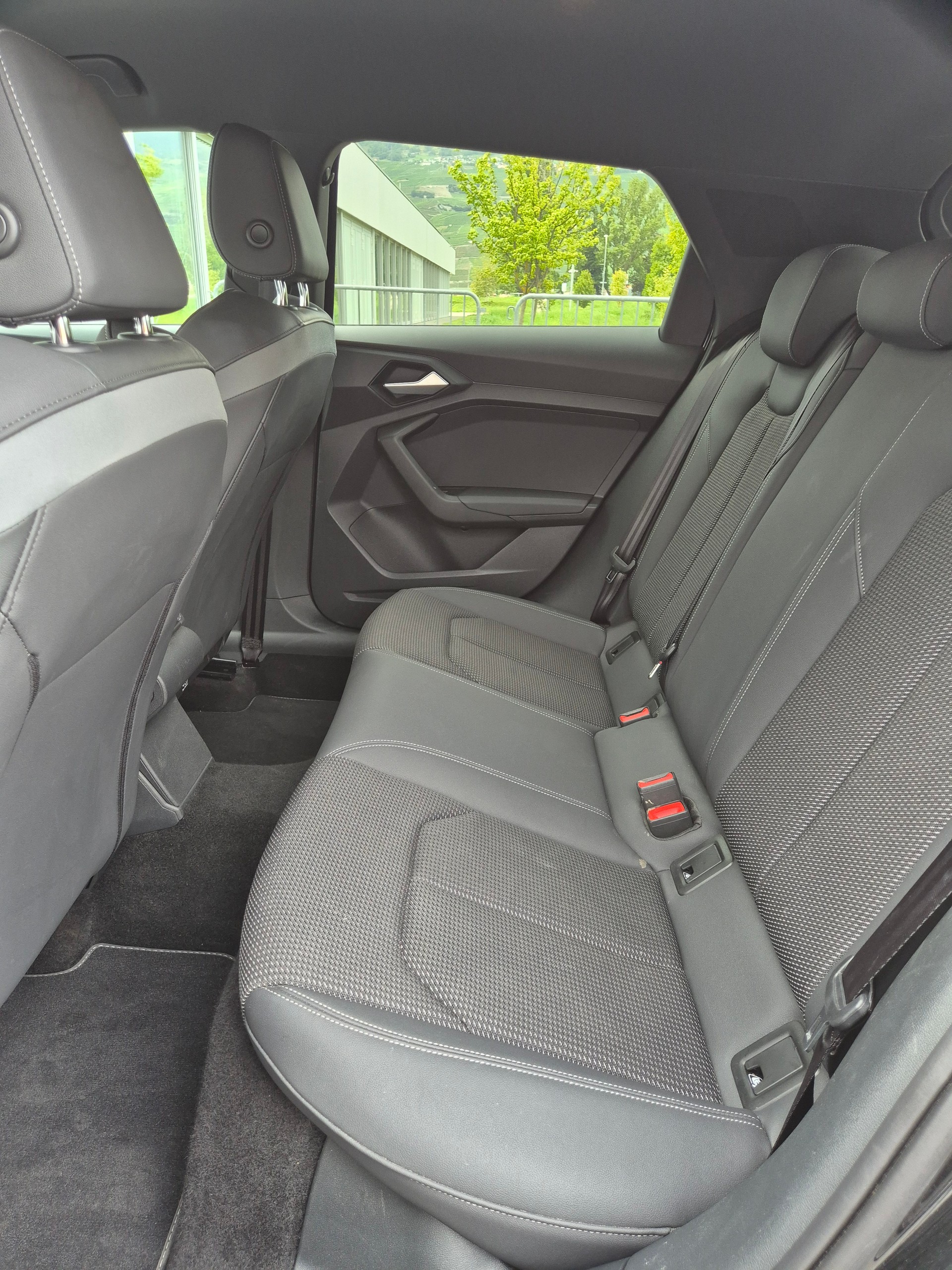 AUDI A1 Sportback 30 TFSI S Line S-tronic-image-15
