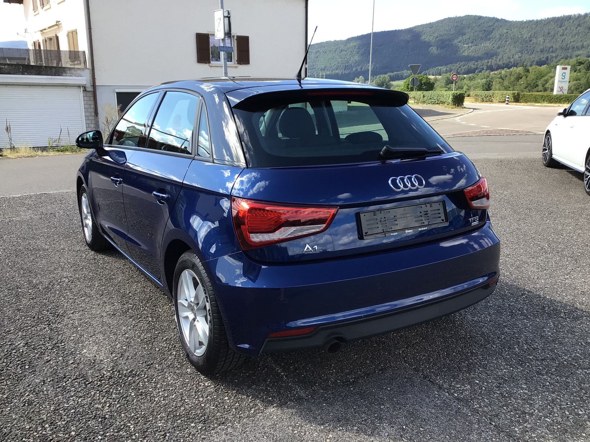 AUDI A1 Sportback 1.0 TFSI-image-11