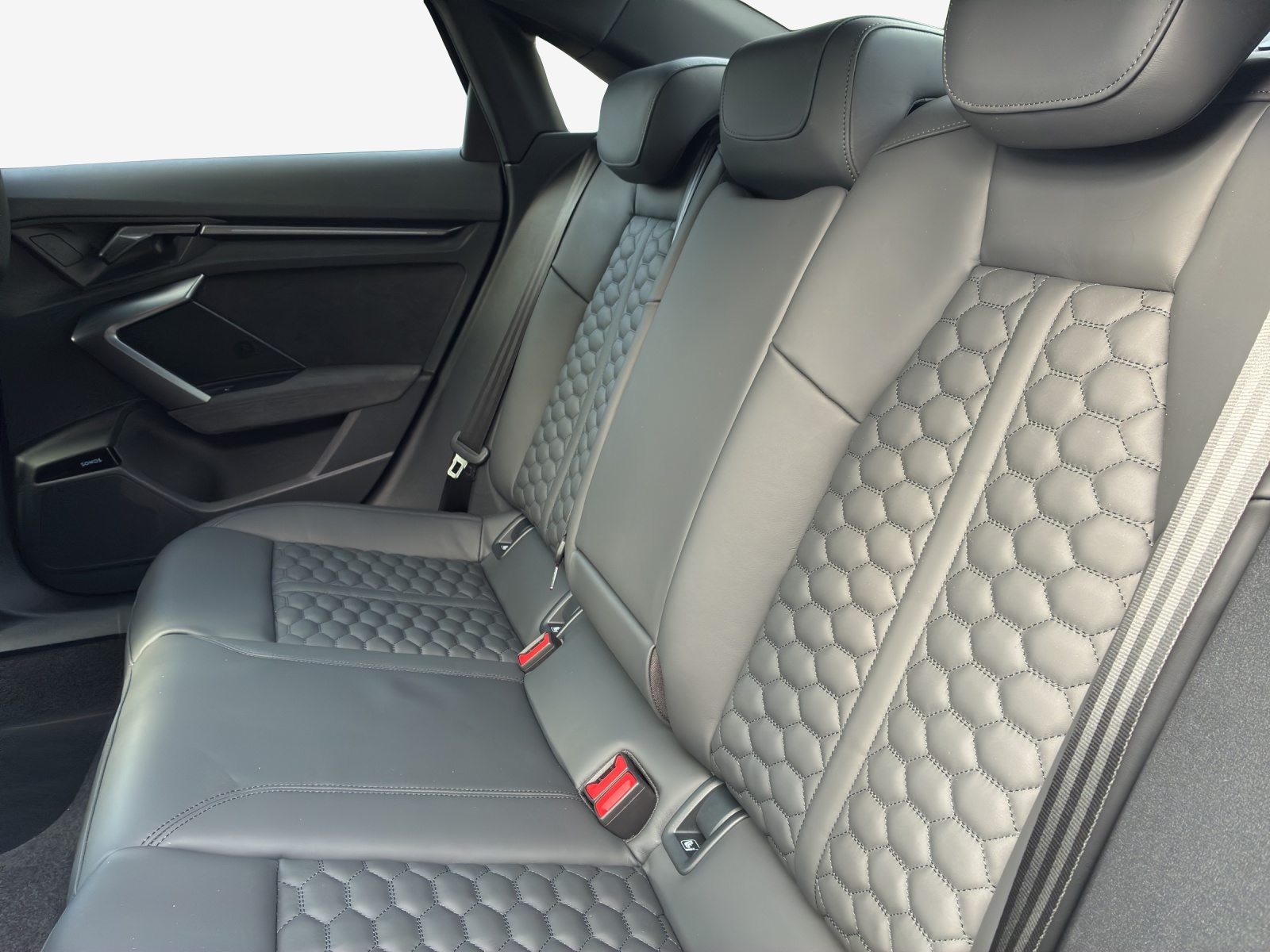 AUDI RS3 Limousine 2.5 TSI quattro S-tronic-image-11