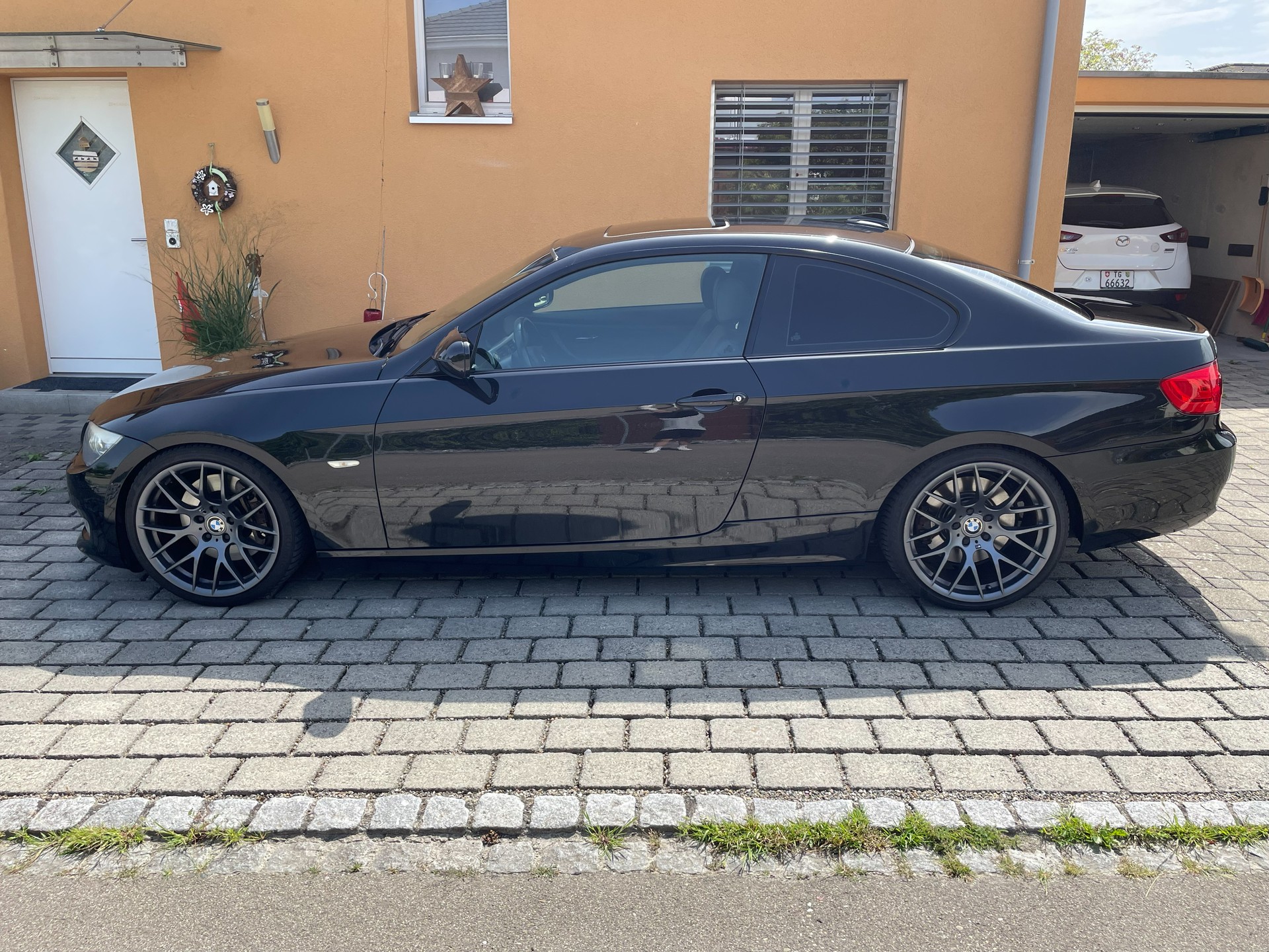 BMW 335i xDrive-image-1