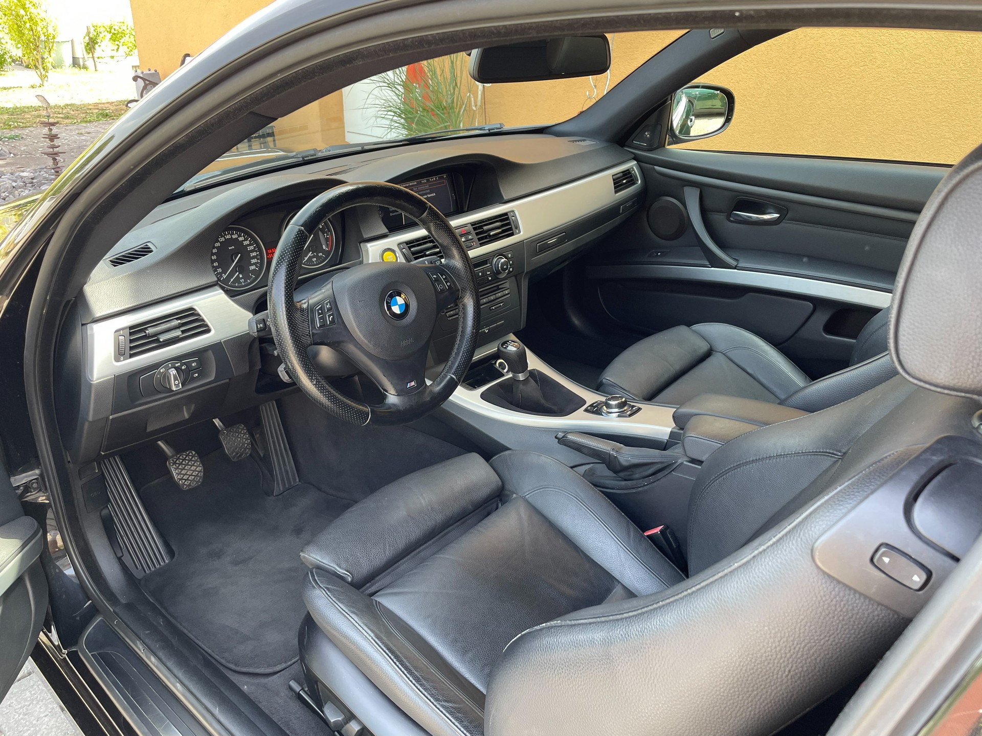 BMW 335i xDrive-image-5