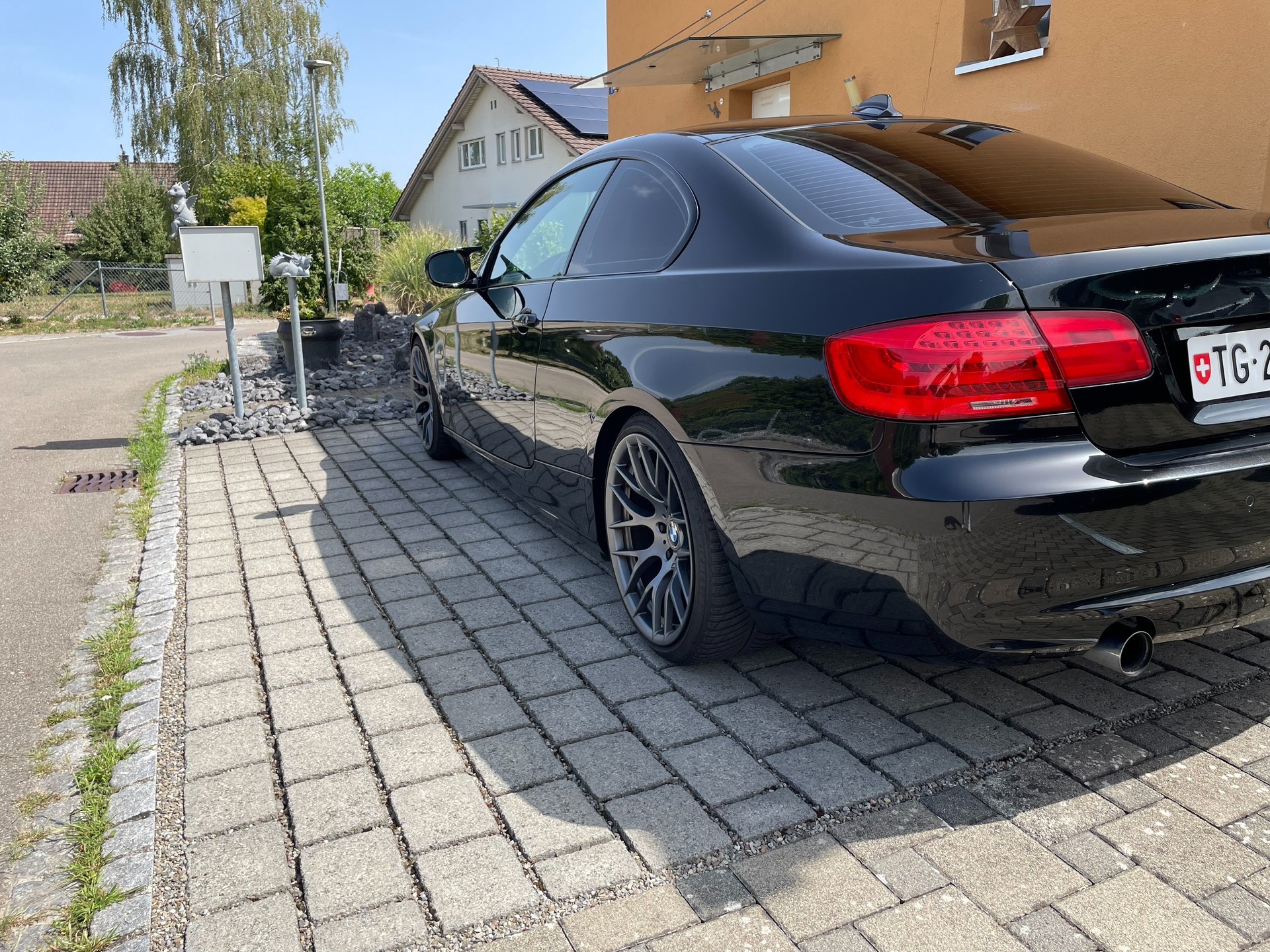 BMW 335i xDrive-image-2