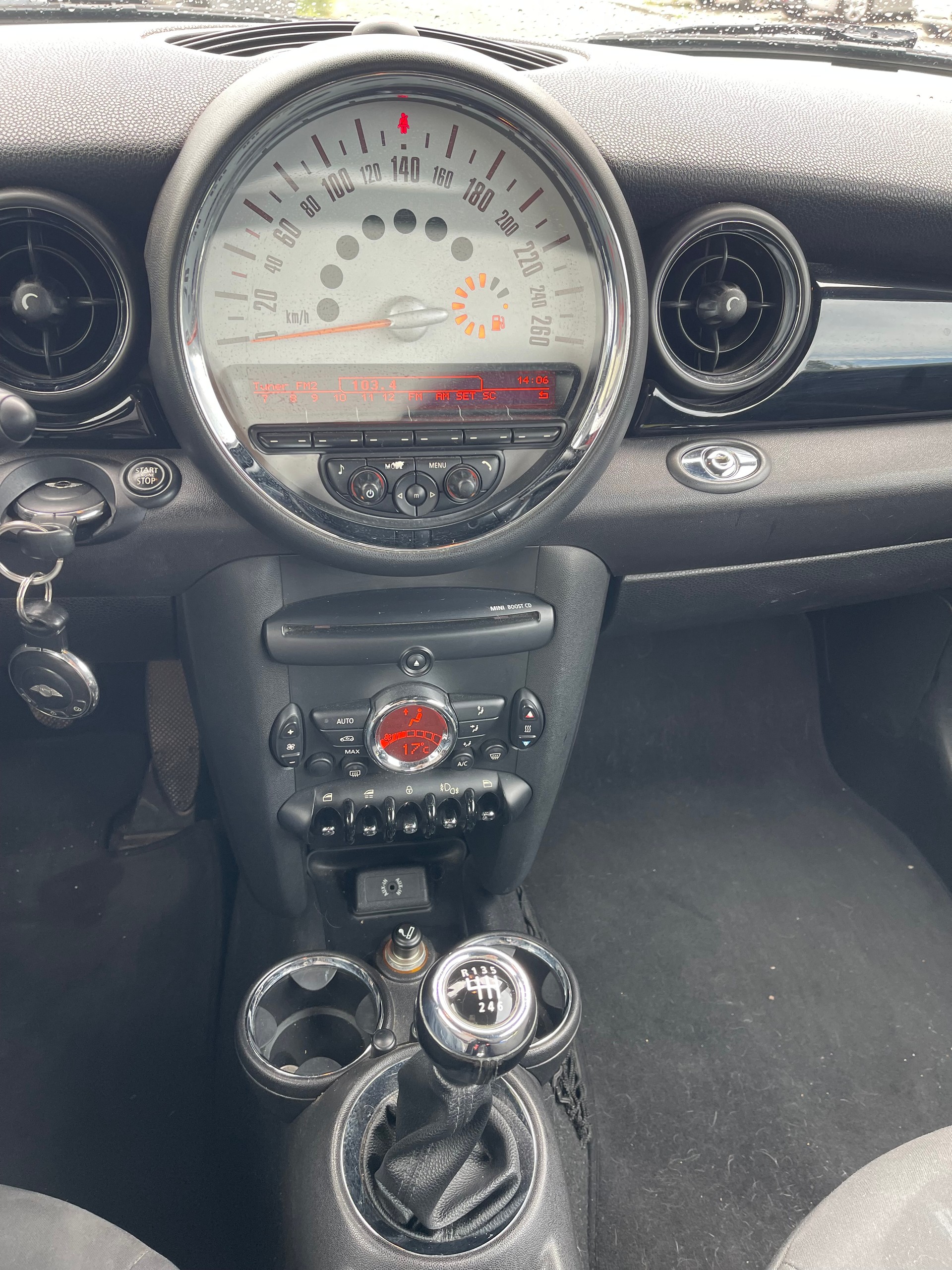 MINI One Cabriolet-image-10