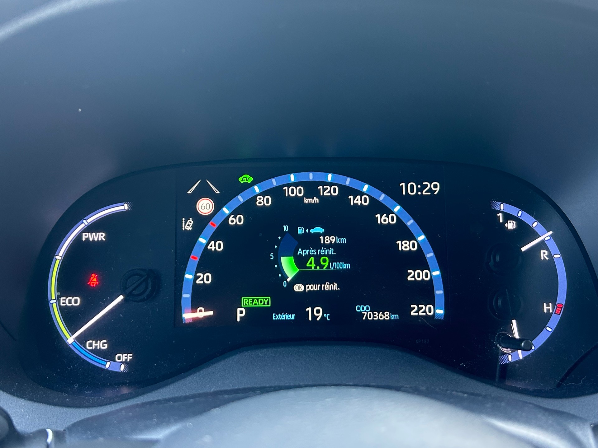 TOYOTA Yaris Cross 1.5 Comfort e-CVT AWDi-image-5