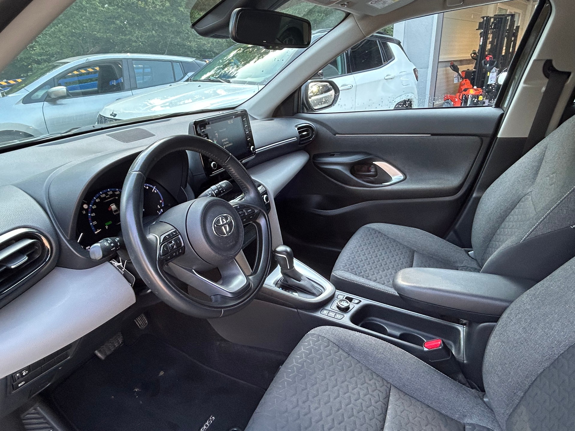 TOYOTA Yaris Cross 1.5 Comfort e-CVT AWDi-image-9