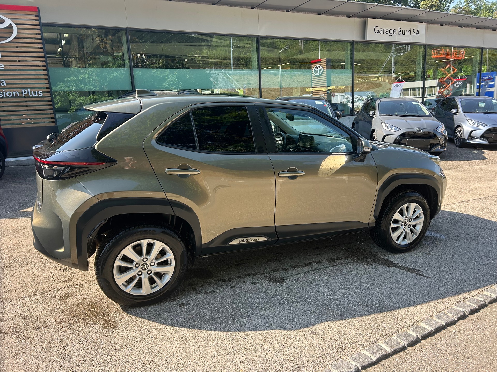 TOYOTA Yaris Cross 1.5 Comfort e-CVT AWDi-image-1