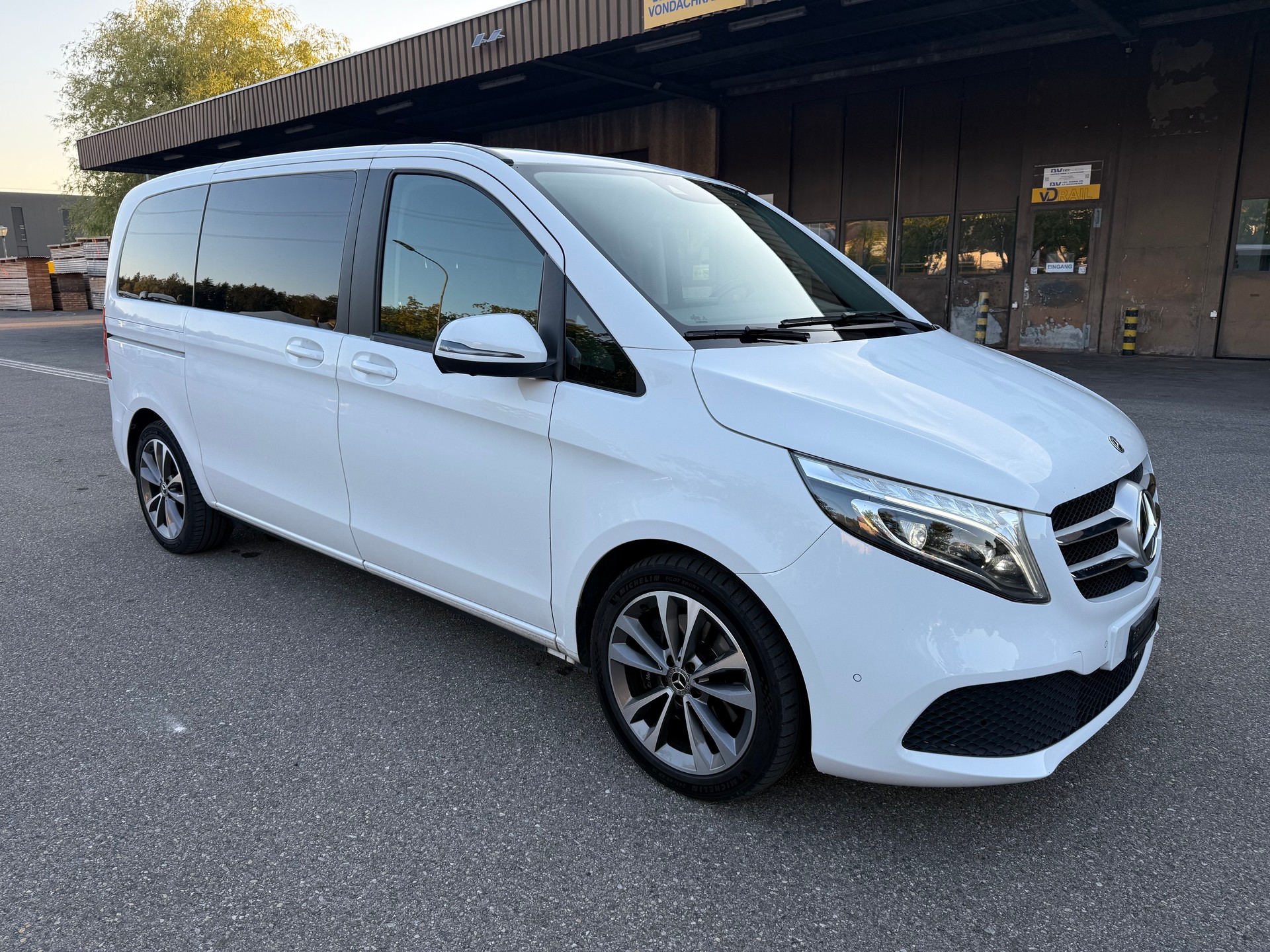 MERCEDES-BENZ V 220 d kompakt 9G-Tronic 6 Plätze-image-1
