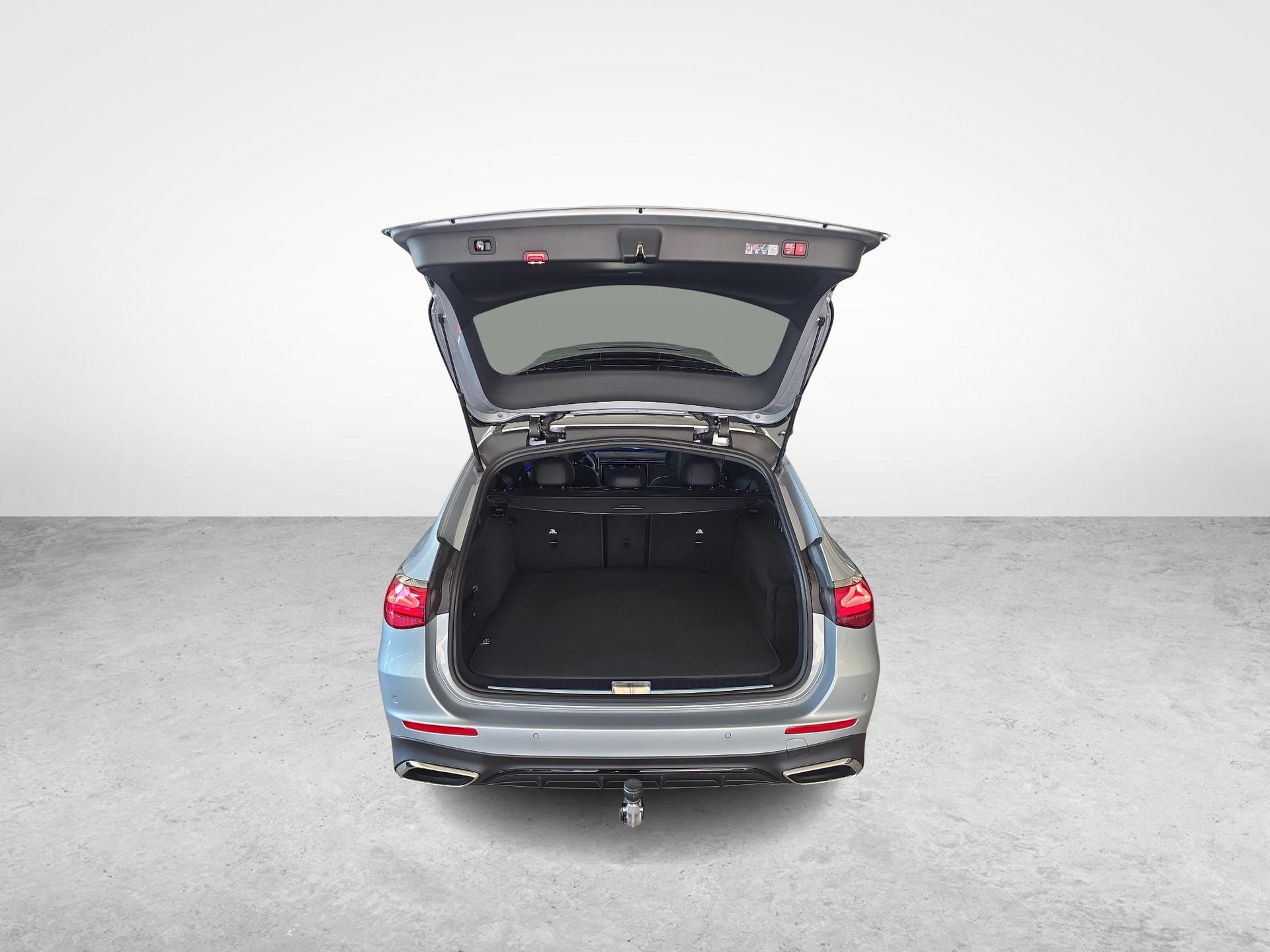 MERCEDES-BENZ E 220 d 4MATIC T-Modell AMG Line-image-11