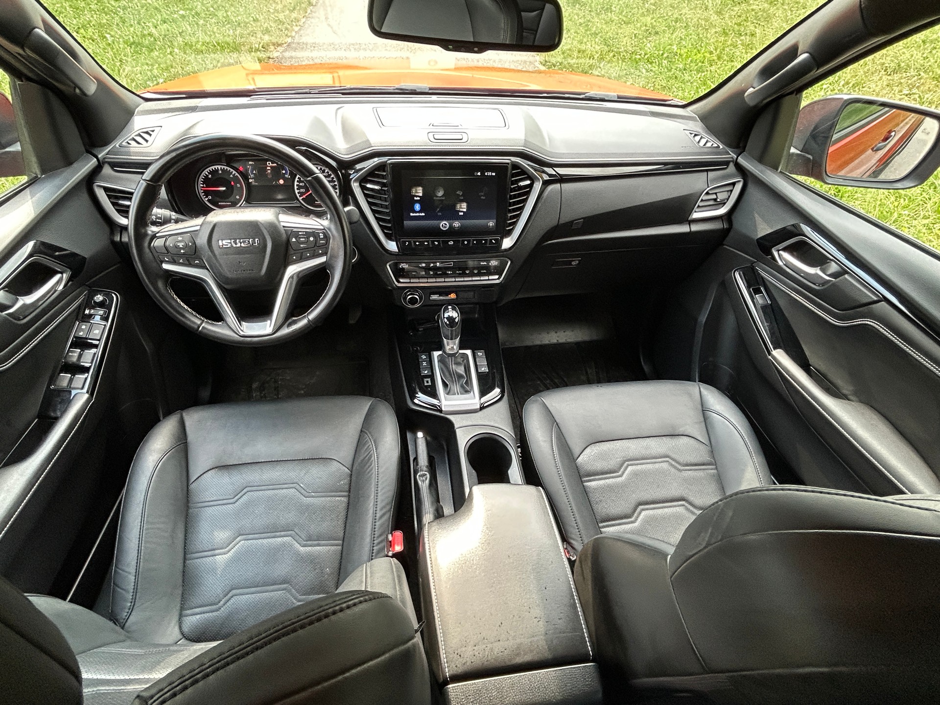 ISUZU D-MAX 1.9 CrewCab N60FF V-Cross 4x4 AT-image-9