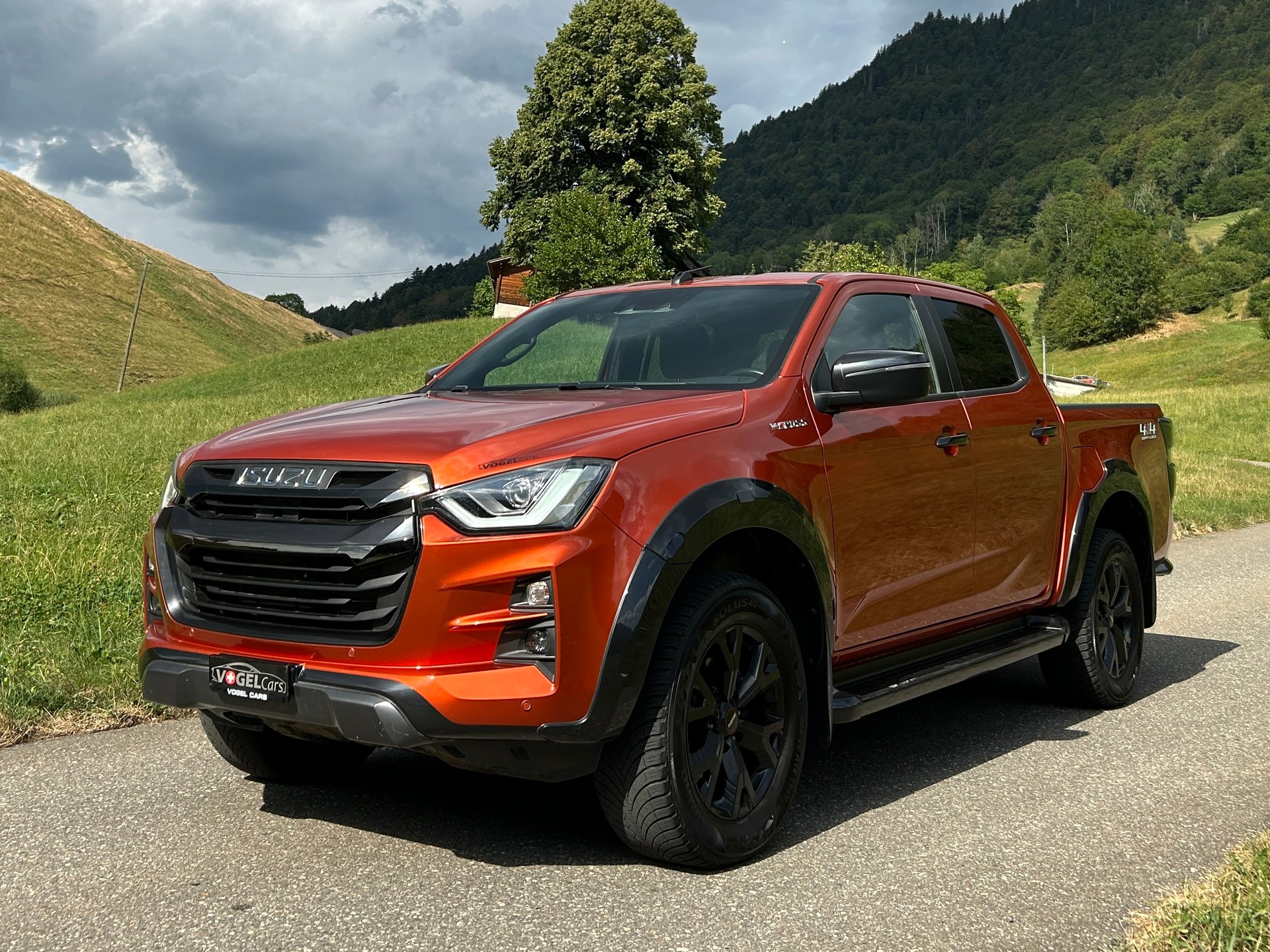 ISUZU D-MAX 1.9 CrewCab N60FF V-Cross 4x4 AT-image-1