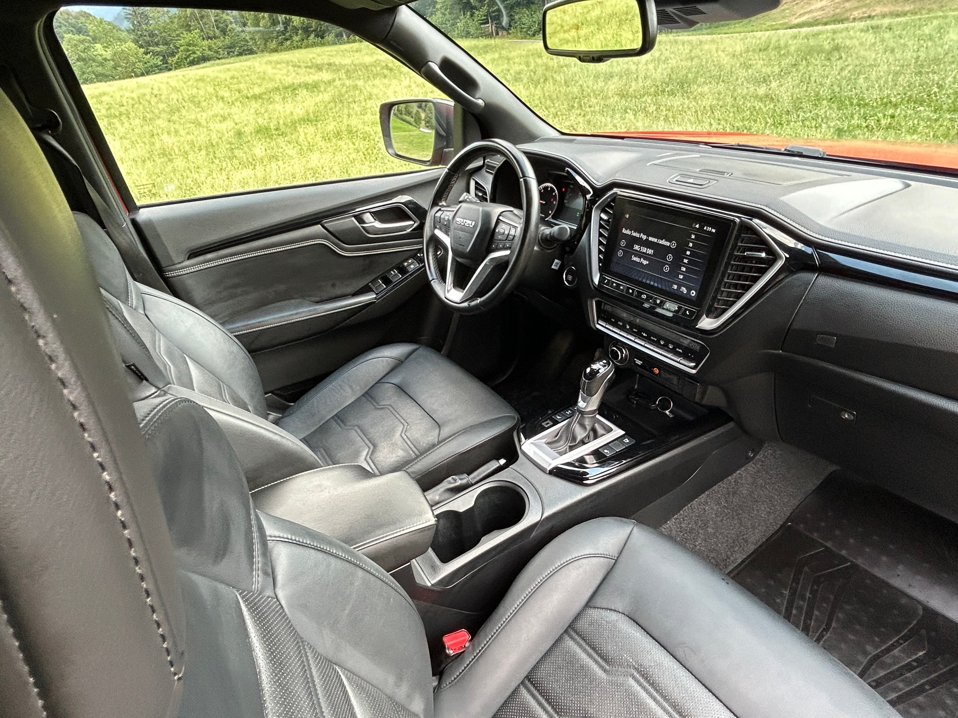 ISUZU D-MAX 1.9 CrewCab N60FF V-Cross 4x4 AT-image-10