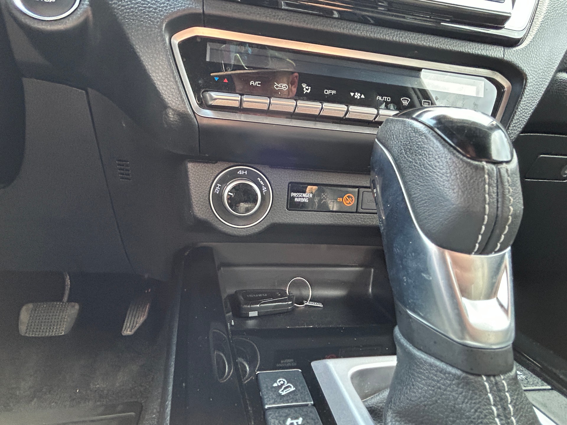 ISUZU D-MAX 1.9 CrewCab N60FF V-Cross 4x4 AT-image-14