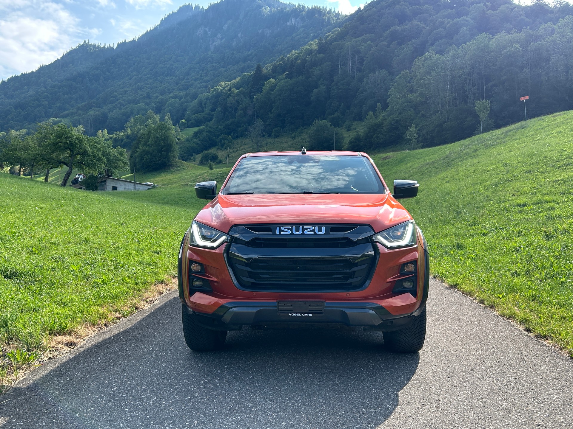 ISUZU D-MAX 1.9 CrewCab N60FF V-Cross 4x4 AT-image-3