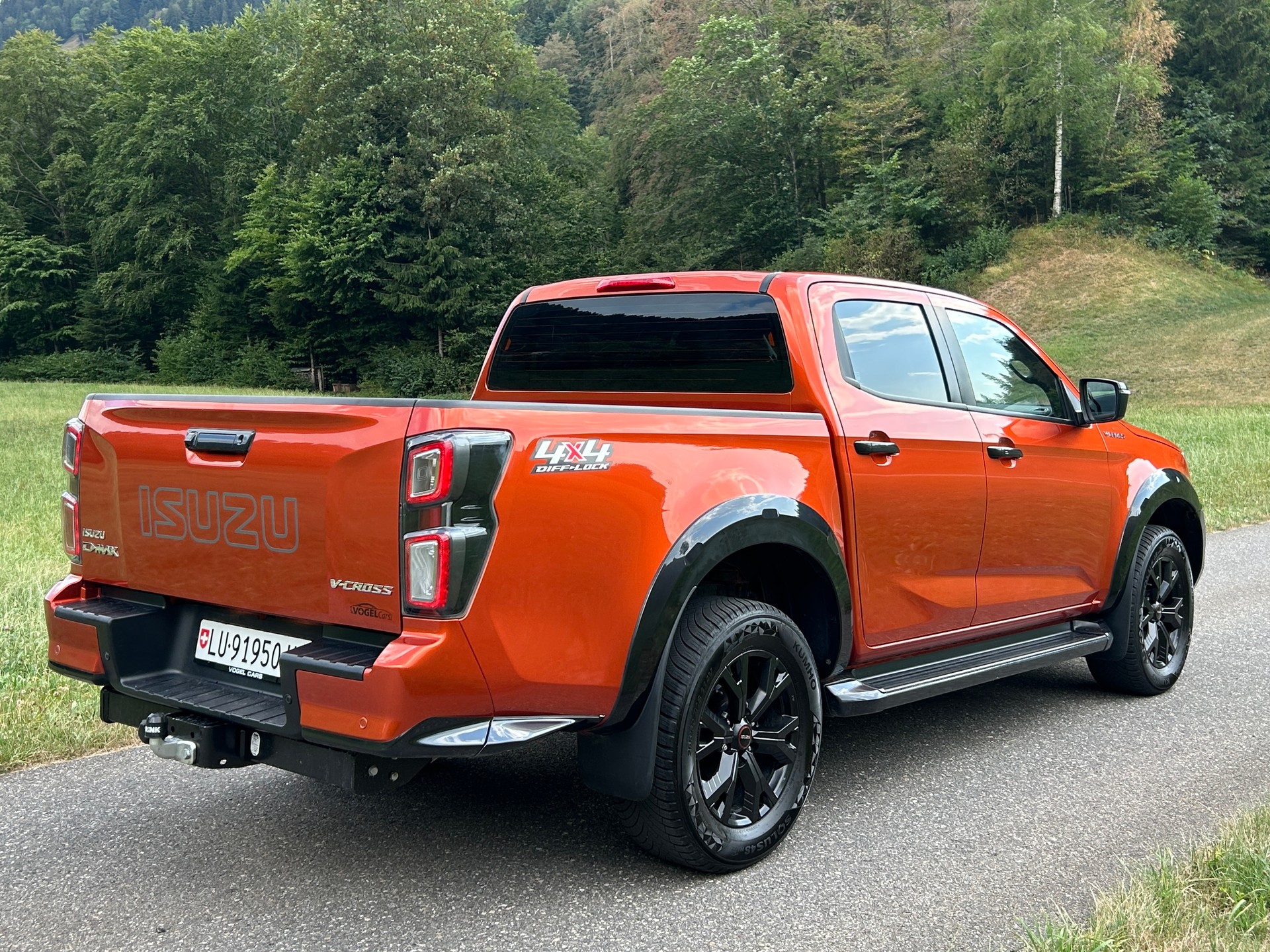 ISUZU D-MAX 1.9 CrewCab N60FF V-Cross 4x4 AT-image-5
