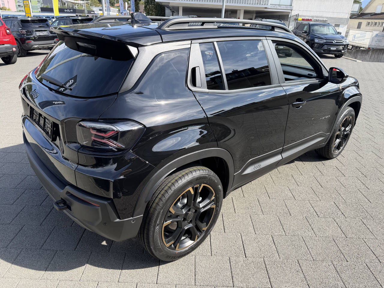 JEEP Avenger 1.2 MHEV 85th Anniversary 4xe-image-3