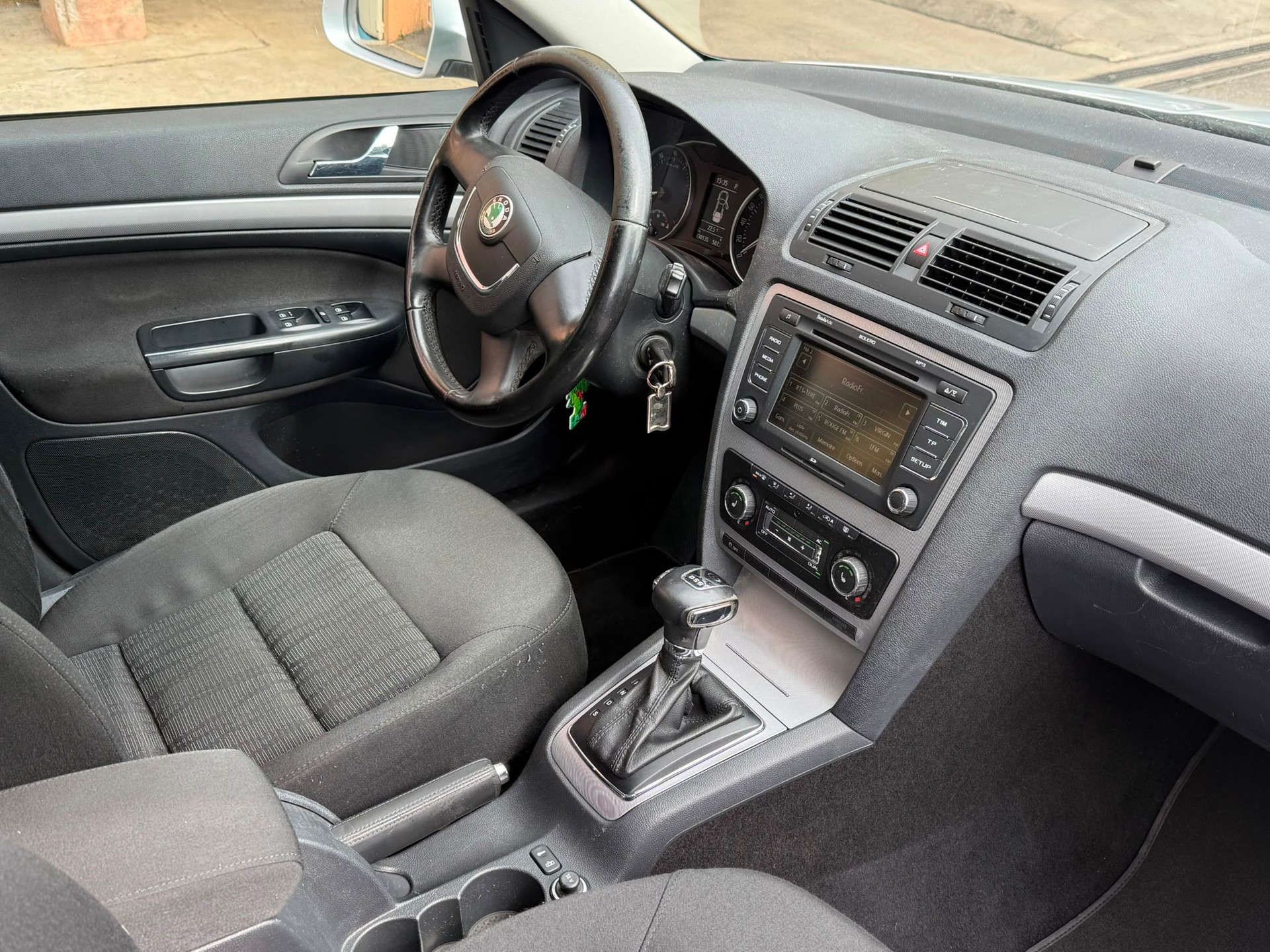 SKODA Octavia Combi 1.8 TSI Elegance DSG-image-11
