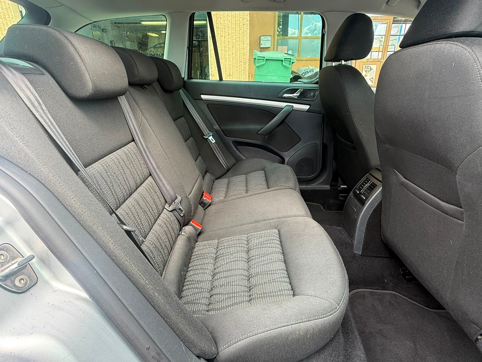 SKODA Octavia Combi 1.8 TSI Elegance DSG-image-12