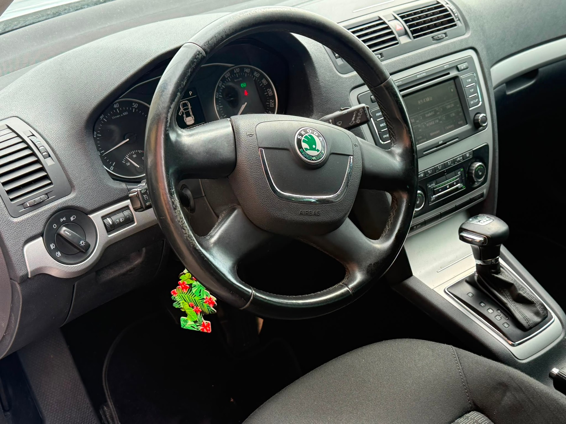 SKODA Octavia Combi 1.8 TSI Elegance DSG-image-9