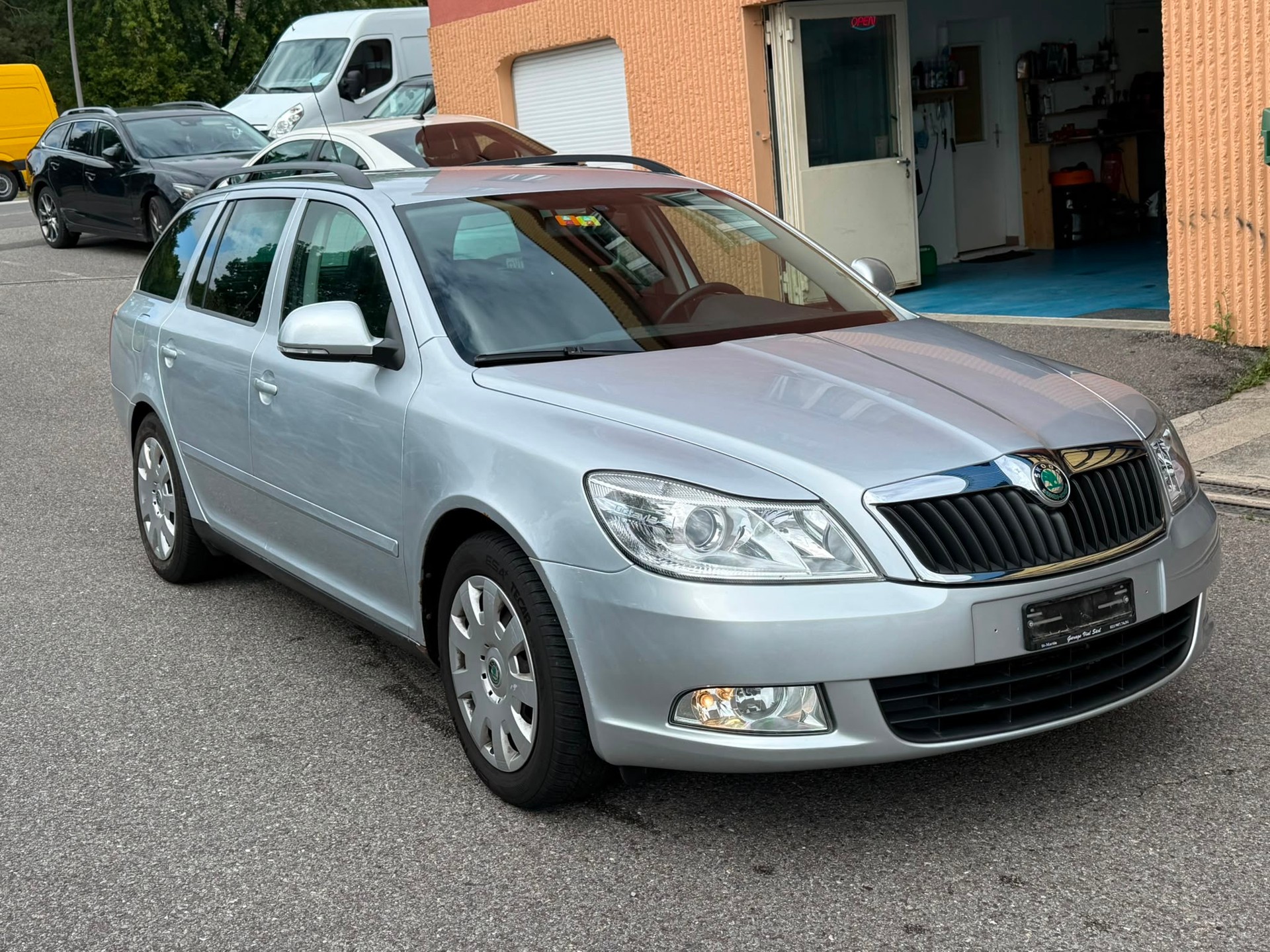 SKODA Octavia Combi 1.8 TSI Elegance DSG-image-3