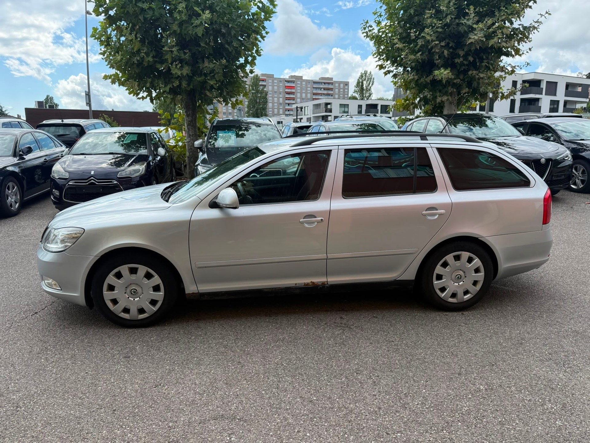 SKODA Octavia Combi 1.8 TSI Elegance DSG-image-2