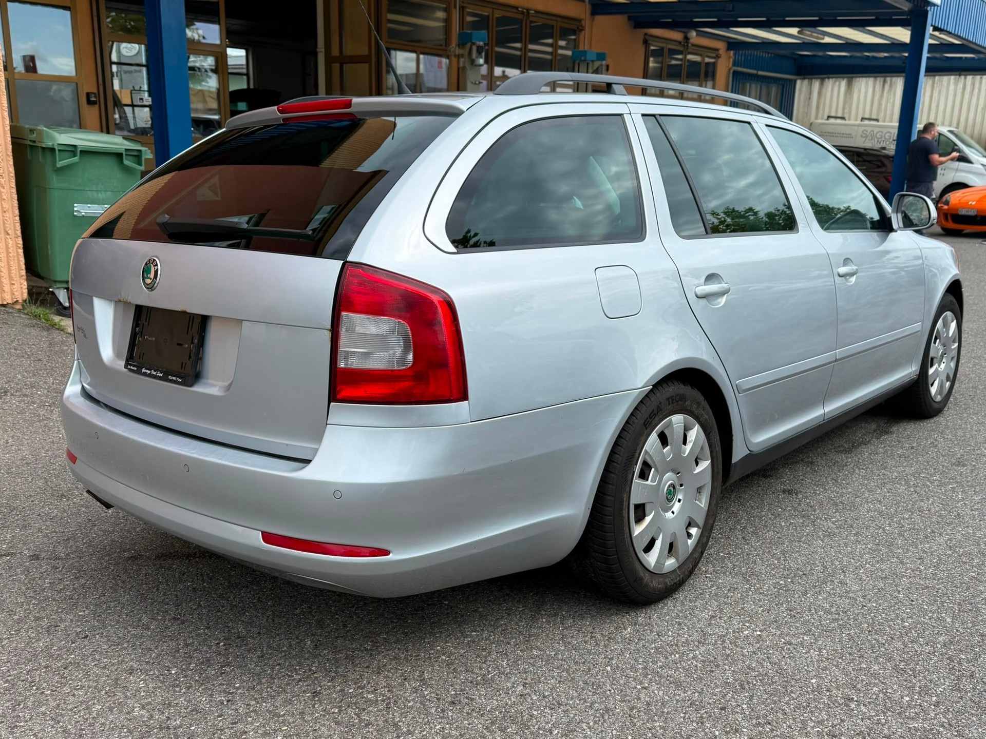 SKODA Octavia Combi 1.8 TSI Elegance DSG-image-6