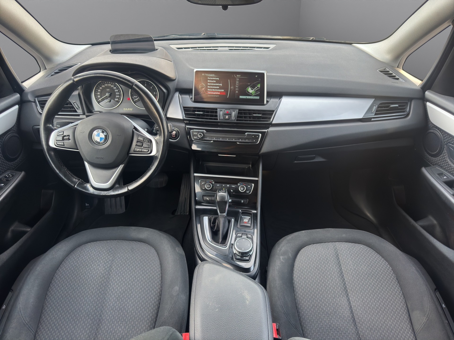 BMW 220d xDrive Active Tourer Steptronic-image-15