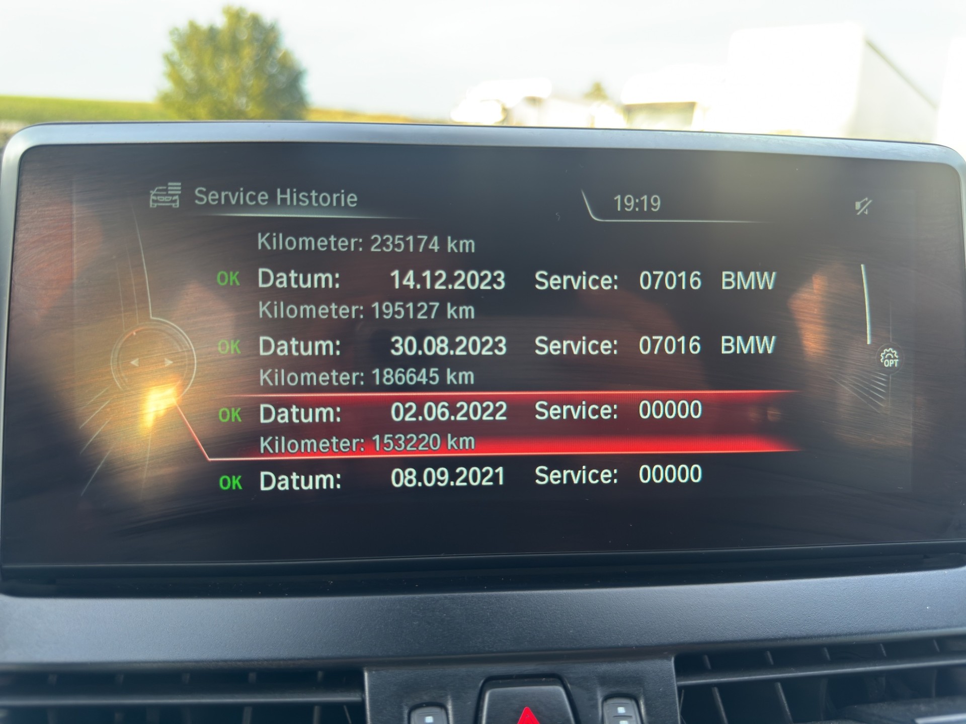 BMW 220d xDrive Active Tourer Steptronic-image-18