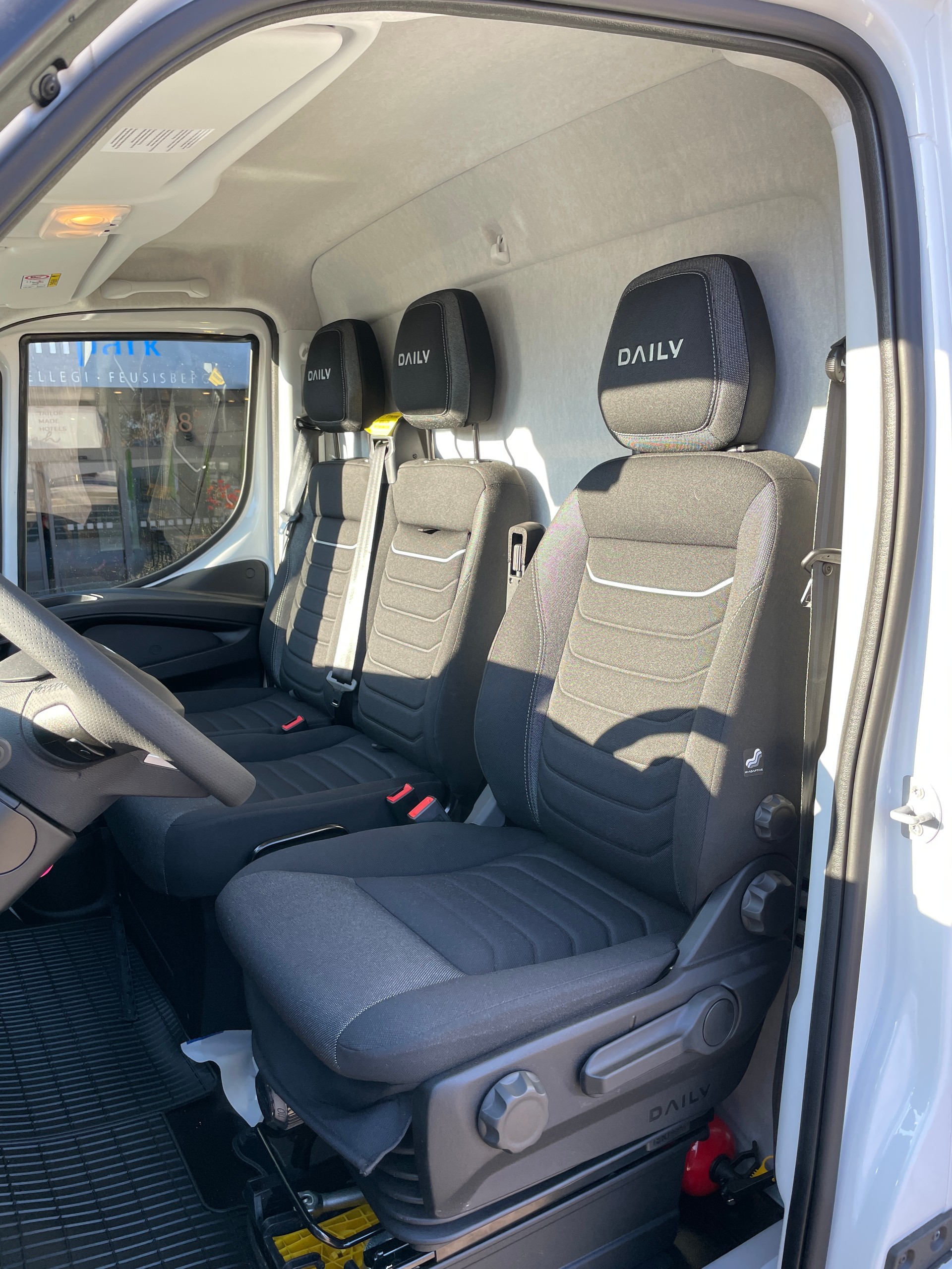 IVECO Daily 35 S 18H A8 für Durchlader einsetzbar-image-13