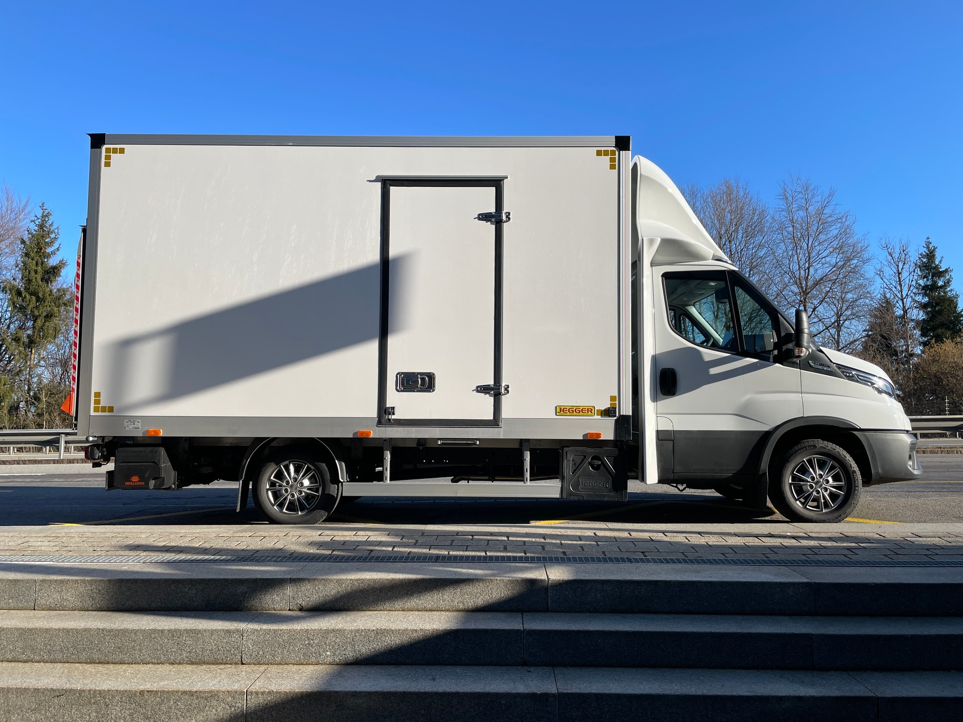 IVECO Daily 35 S 18H A8 für Durchlader einsetzbar-showroom-element-2