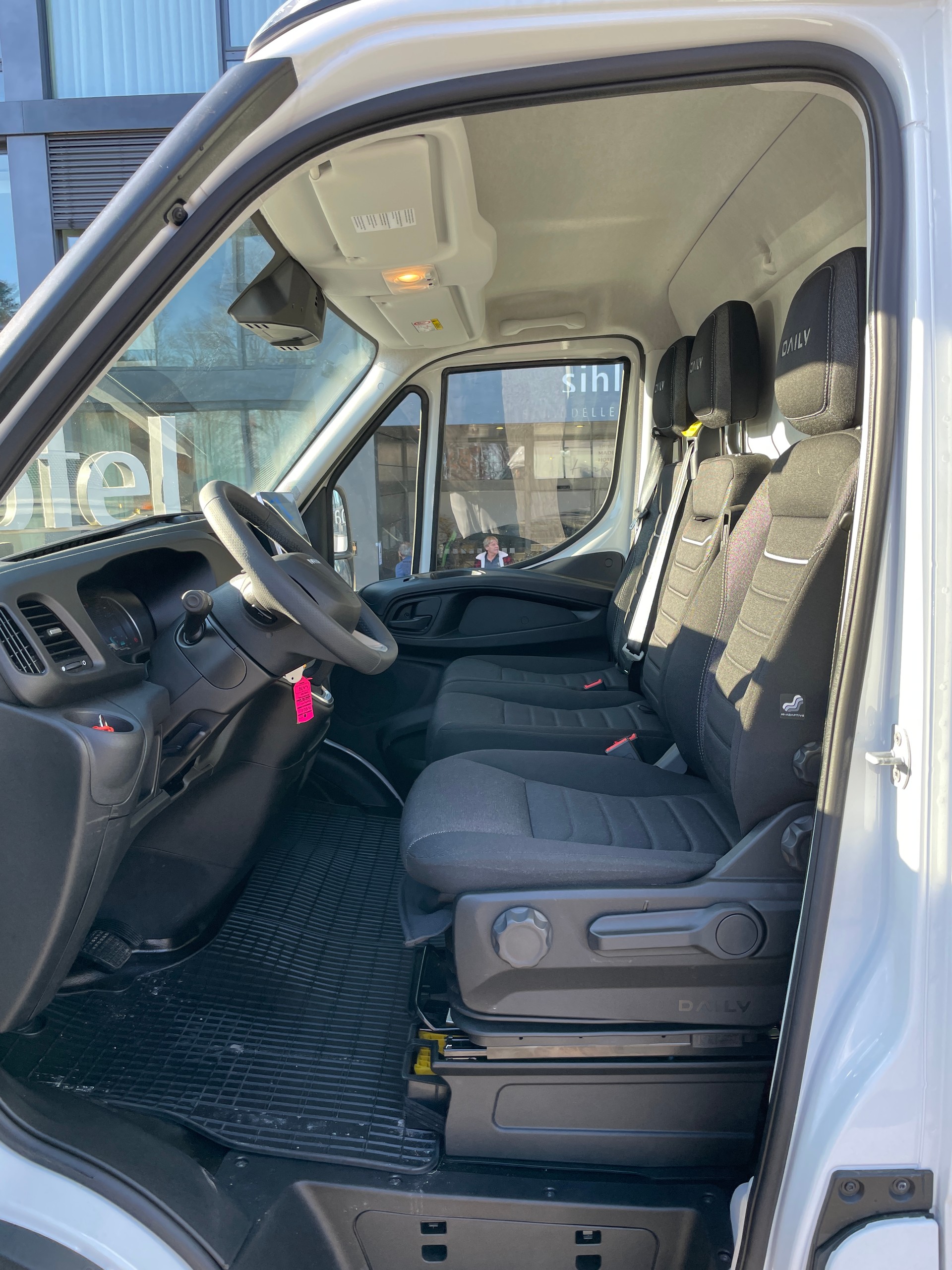 IVECO Daily 35 S 18H A8 für Durchlader einsetzbar-image-12