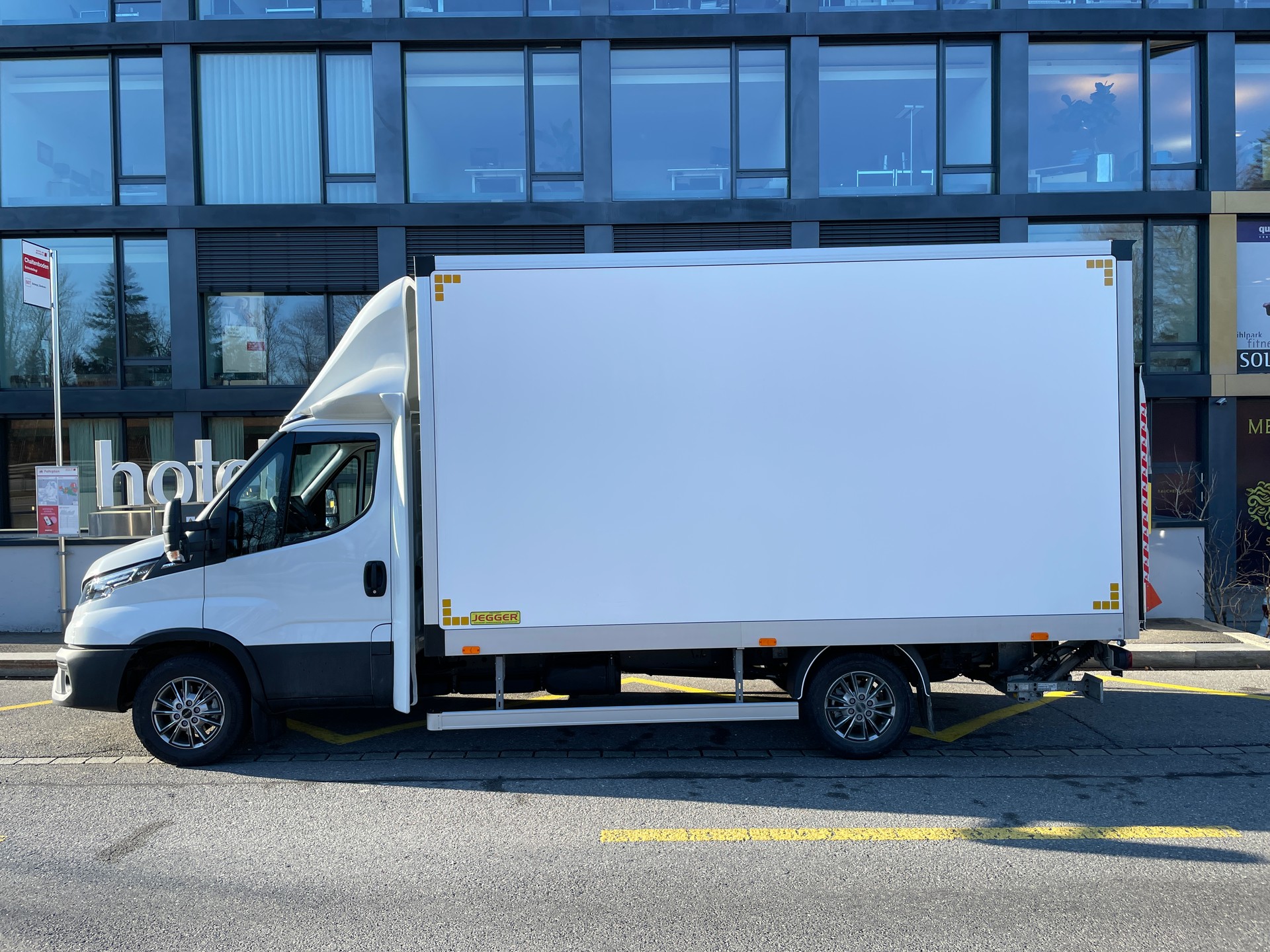 IVECO Daily 35 S 18H A8 für Durchlader einsetzbar-image-9