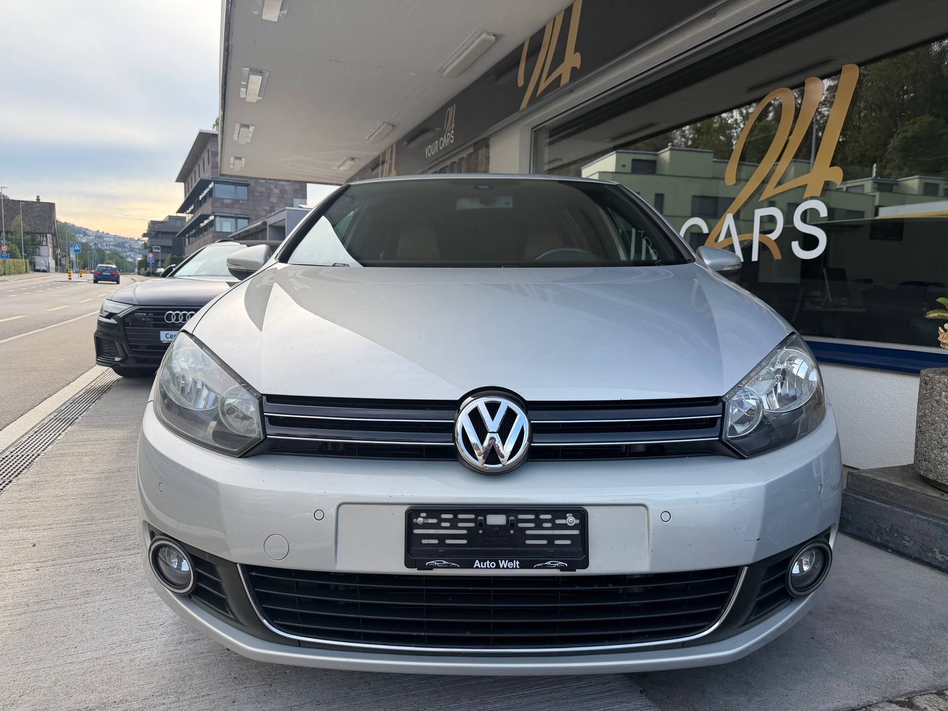 VW Golf 2.0 TDI Highline 4Motion-image-1