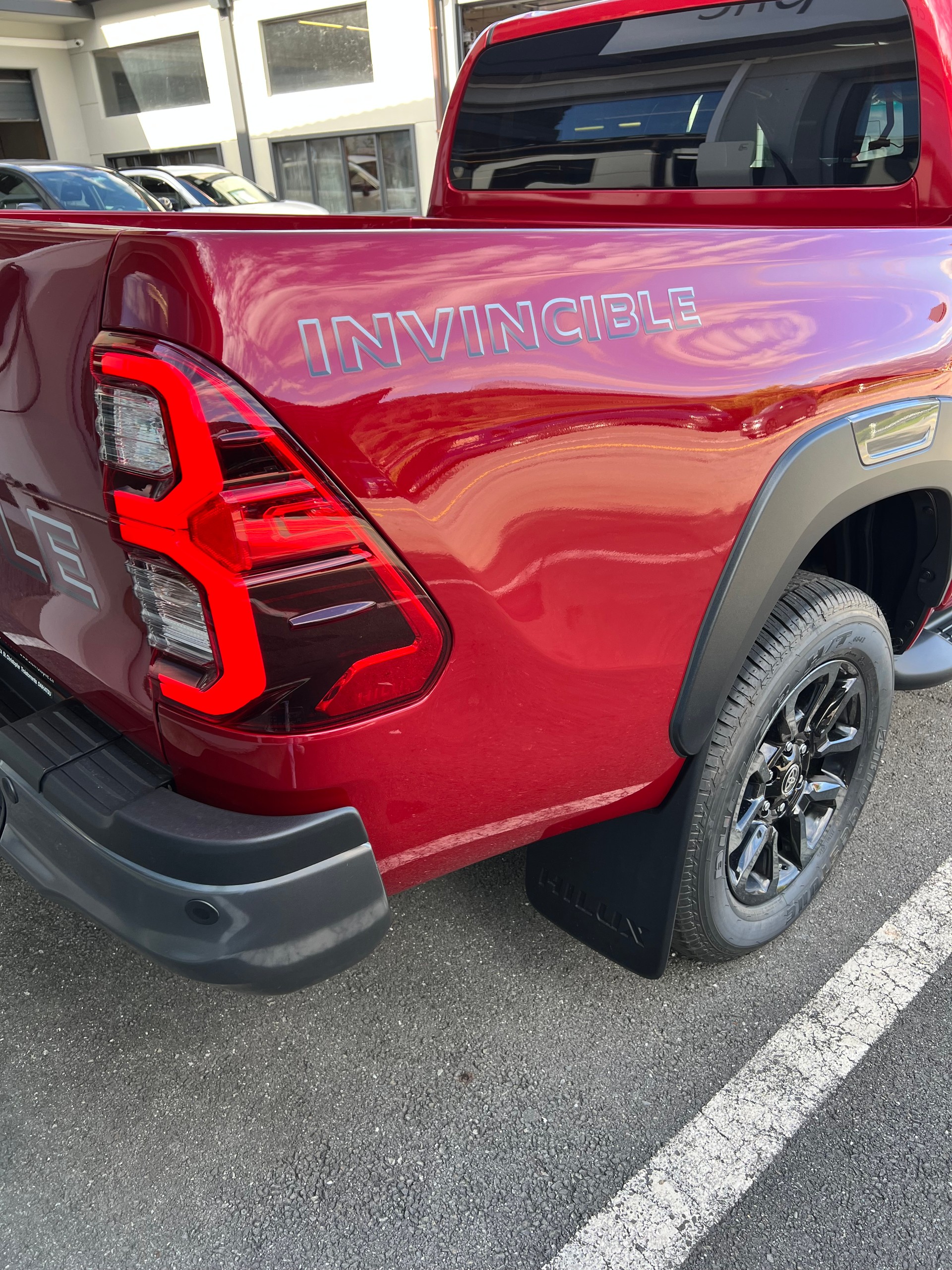 TOYOTA Hilux 2.8d MHEV Invincible Double Cab 4x4-image-3