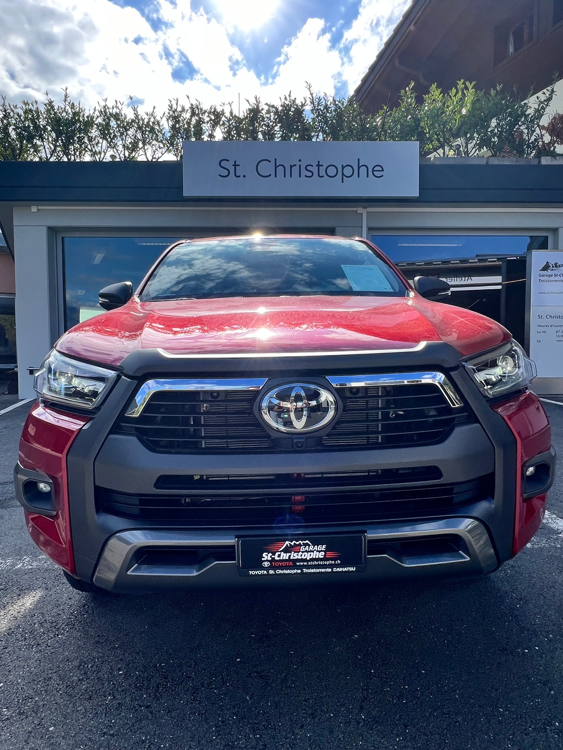 TOYOTA Hilux 2.8d MHEV Invincible Double Cab 4x4-image-1