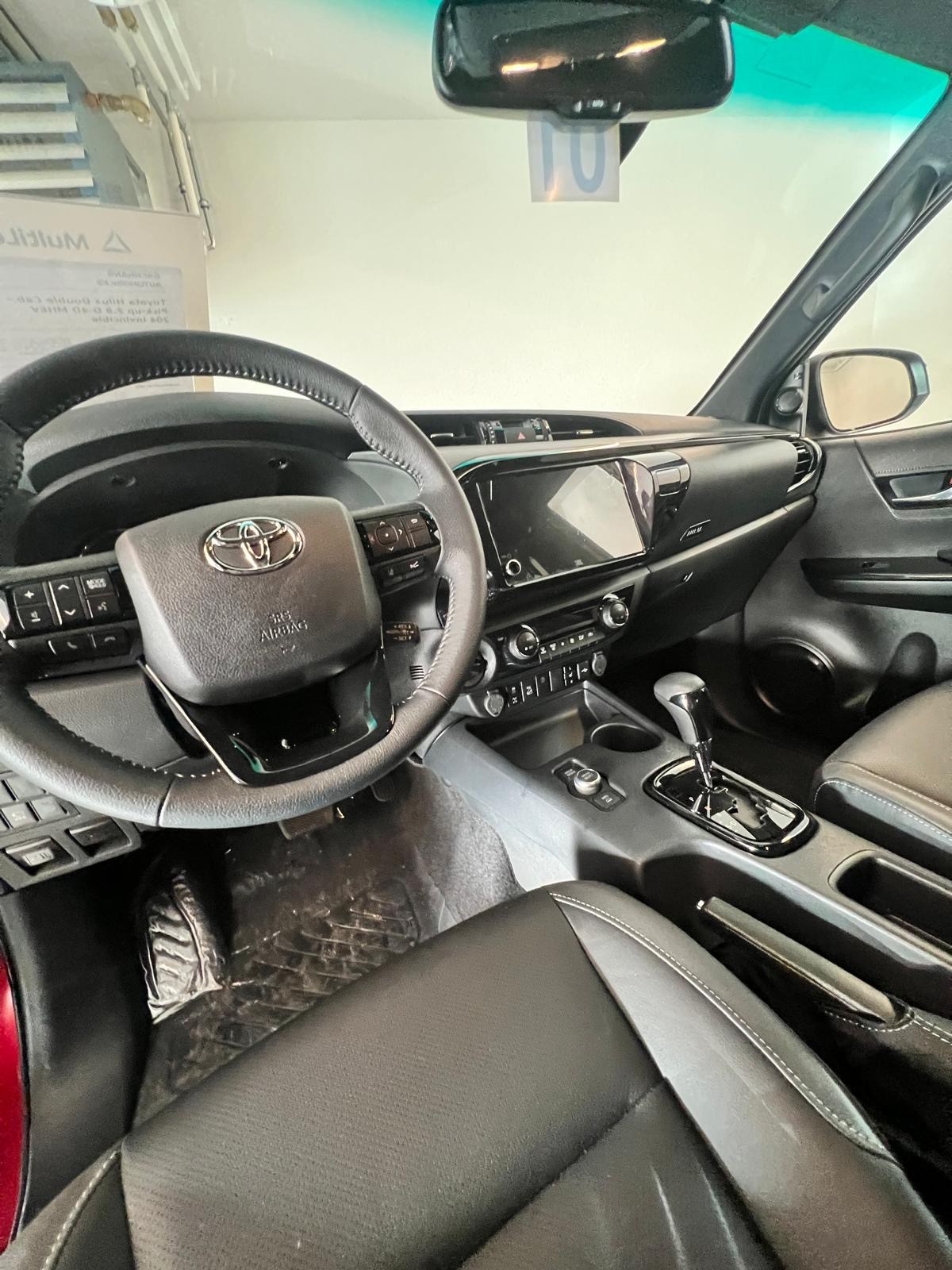 TOYOTA Hilux 2.8d MHEV Invincible Double Cab 4x4-image-5