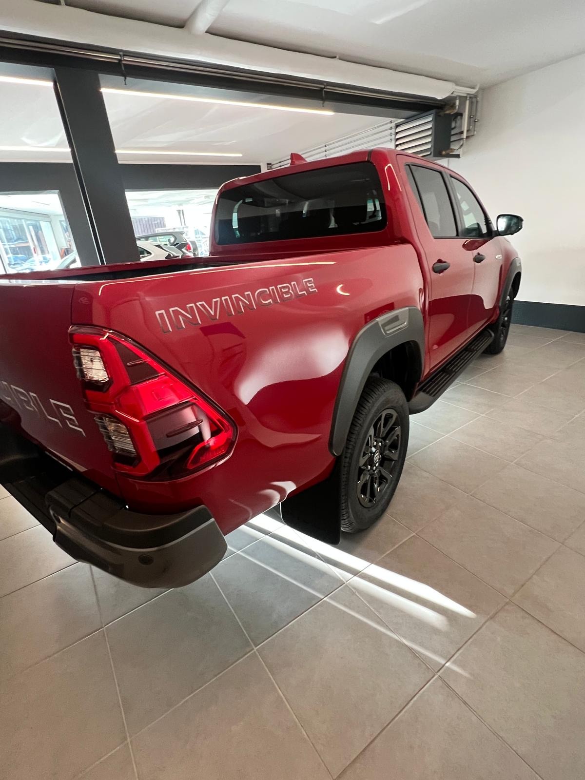TOYOTA Hilux 2.8d MHEV Invincible Double Cab 4x4-image-1